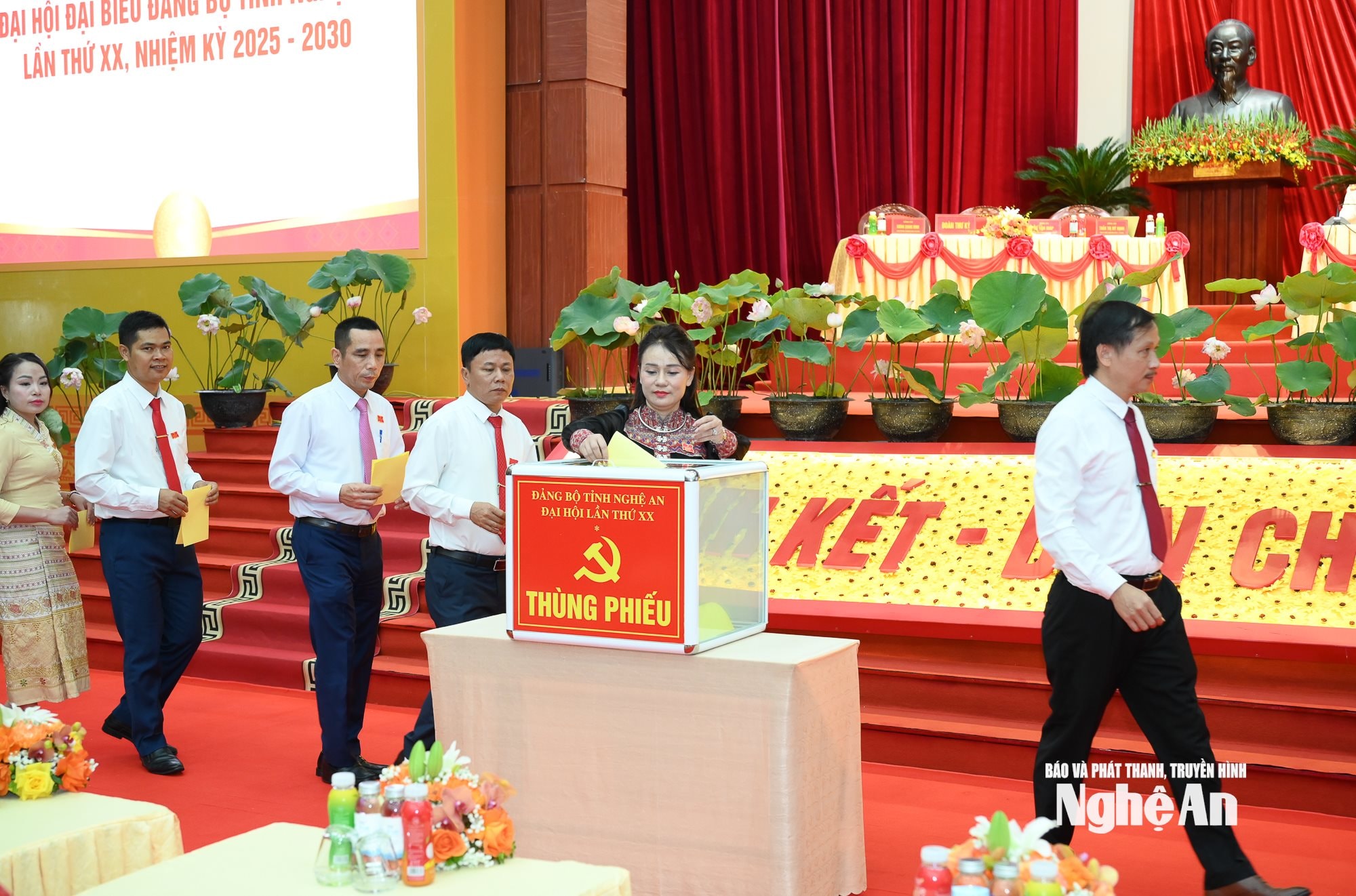 Đại hội Đảng - chiều-19