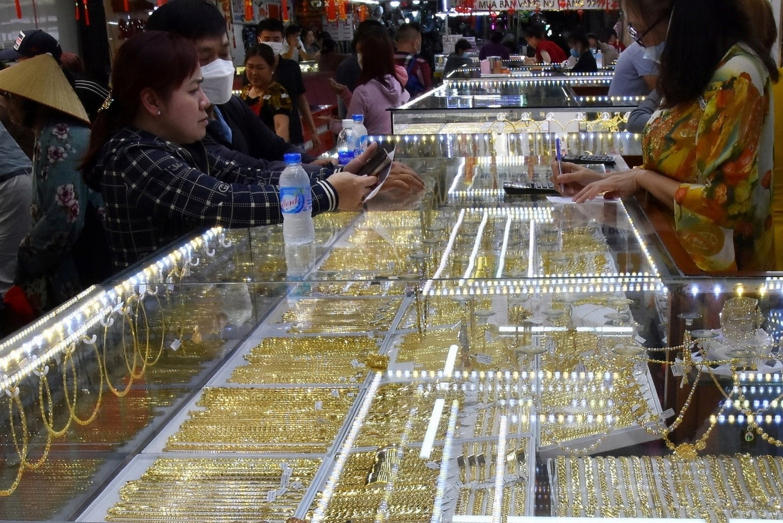 Giá vàng chiều nay 2/10/2025: Giá vàng SJC DOJI BTMC, vàng nhẫn, vàng thế giới