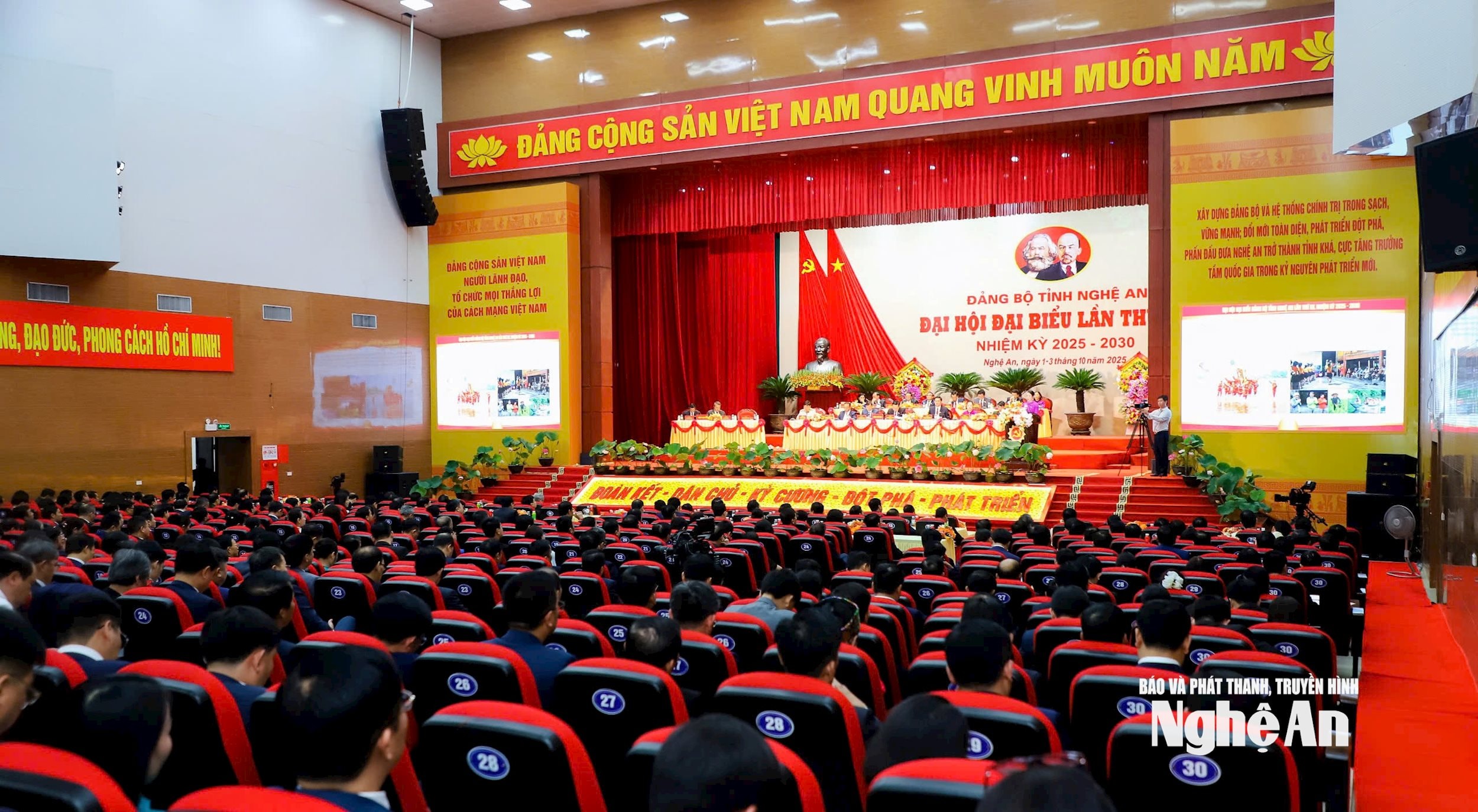  quang cảnh