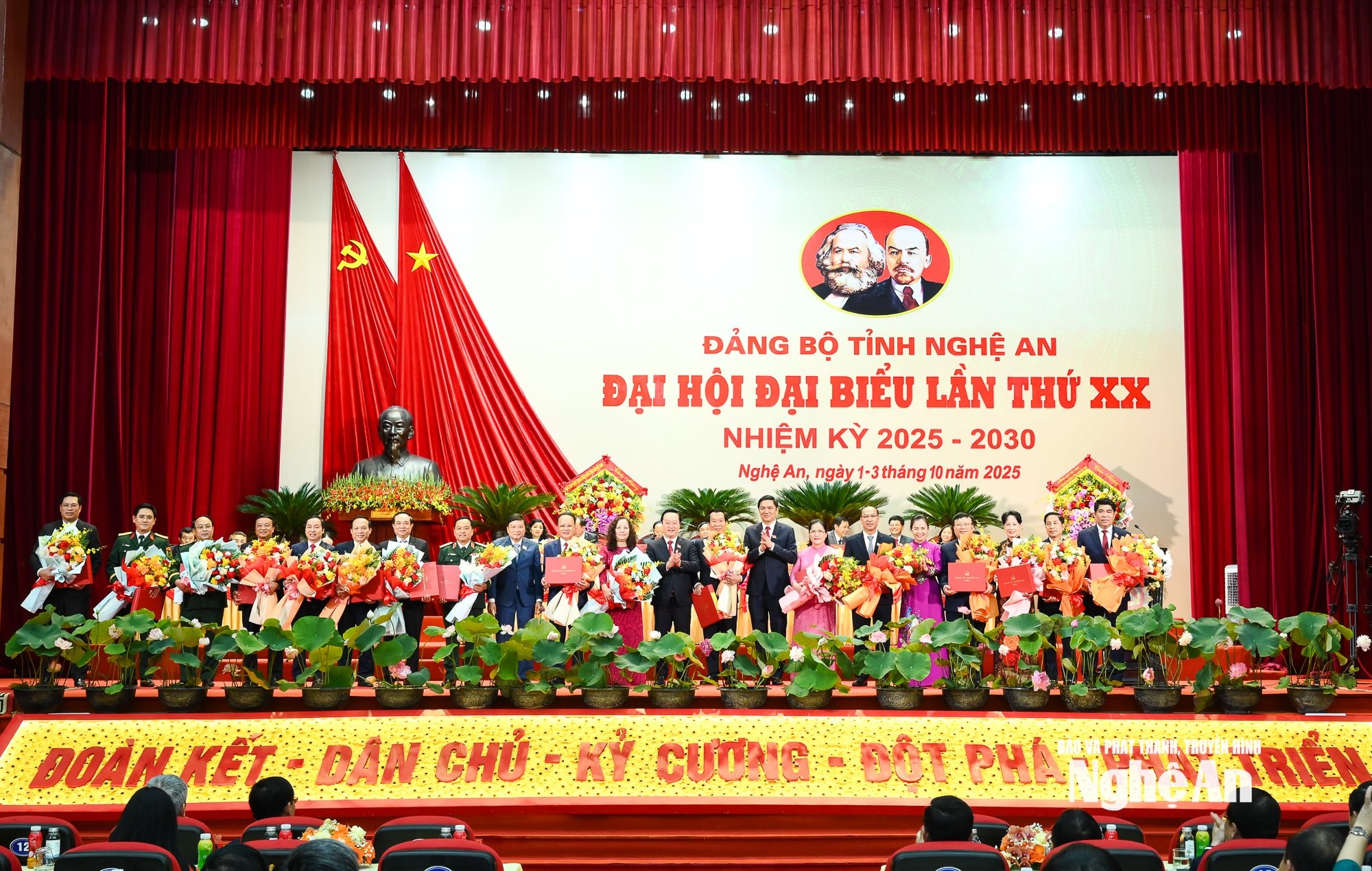 Đại hội Đảng bộ tỉnh-72