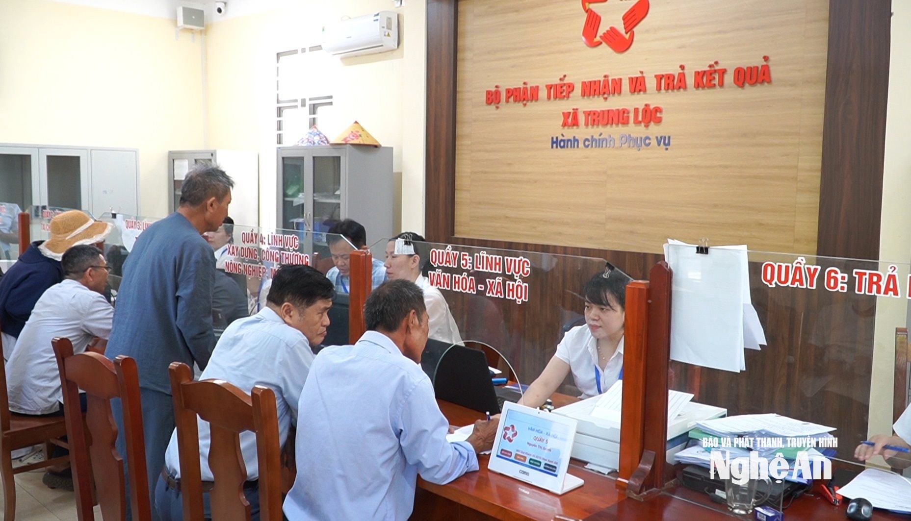 trung-tam-phuc-vu-hanh-chinh-cong-xa-trung-loc- lim hoa