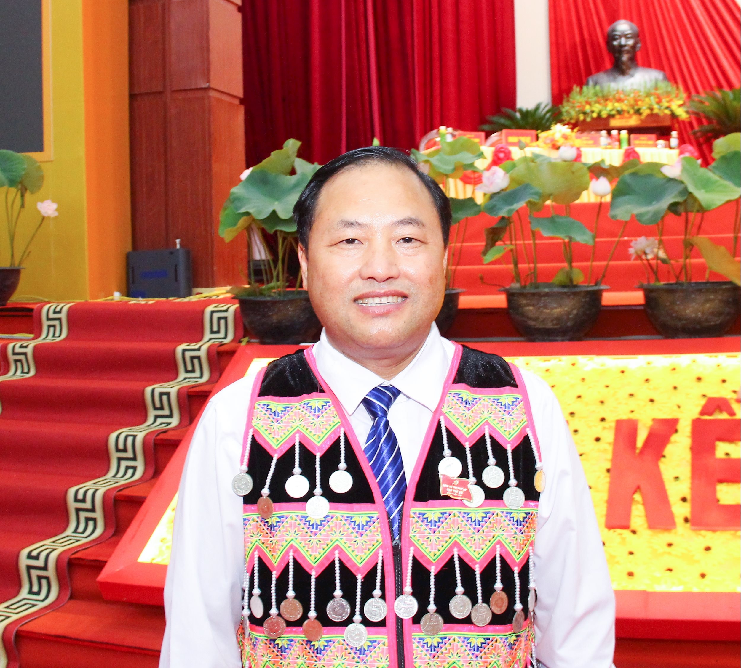 Đồng chí Thò Bá Rê – Bí thư Đảng uỷ, Chủ tịch HĐND xã Keng Đu. Ảnh: Mai Hoa