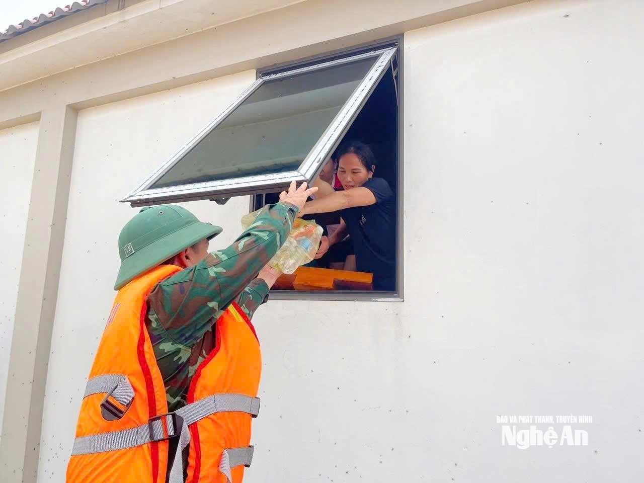 Tiếp tế Tân An TRọngk Kiên