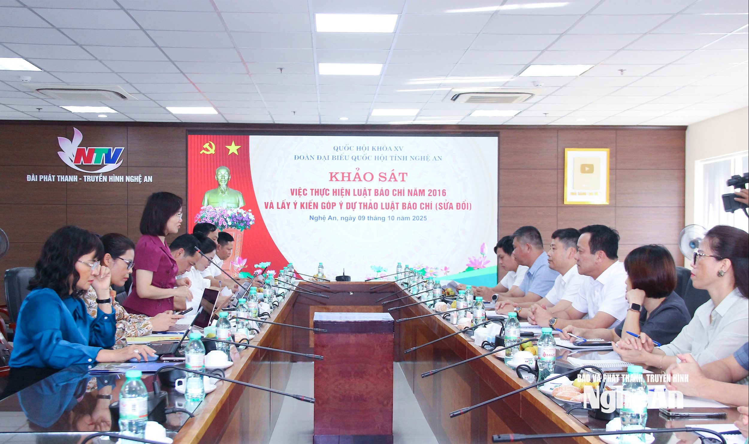 Quang cảnh cuộc làm việc. Ảnh: Mai H