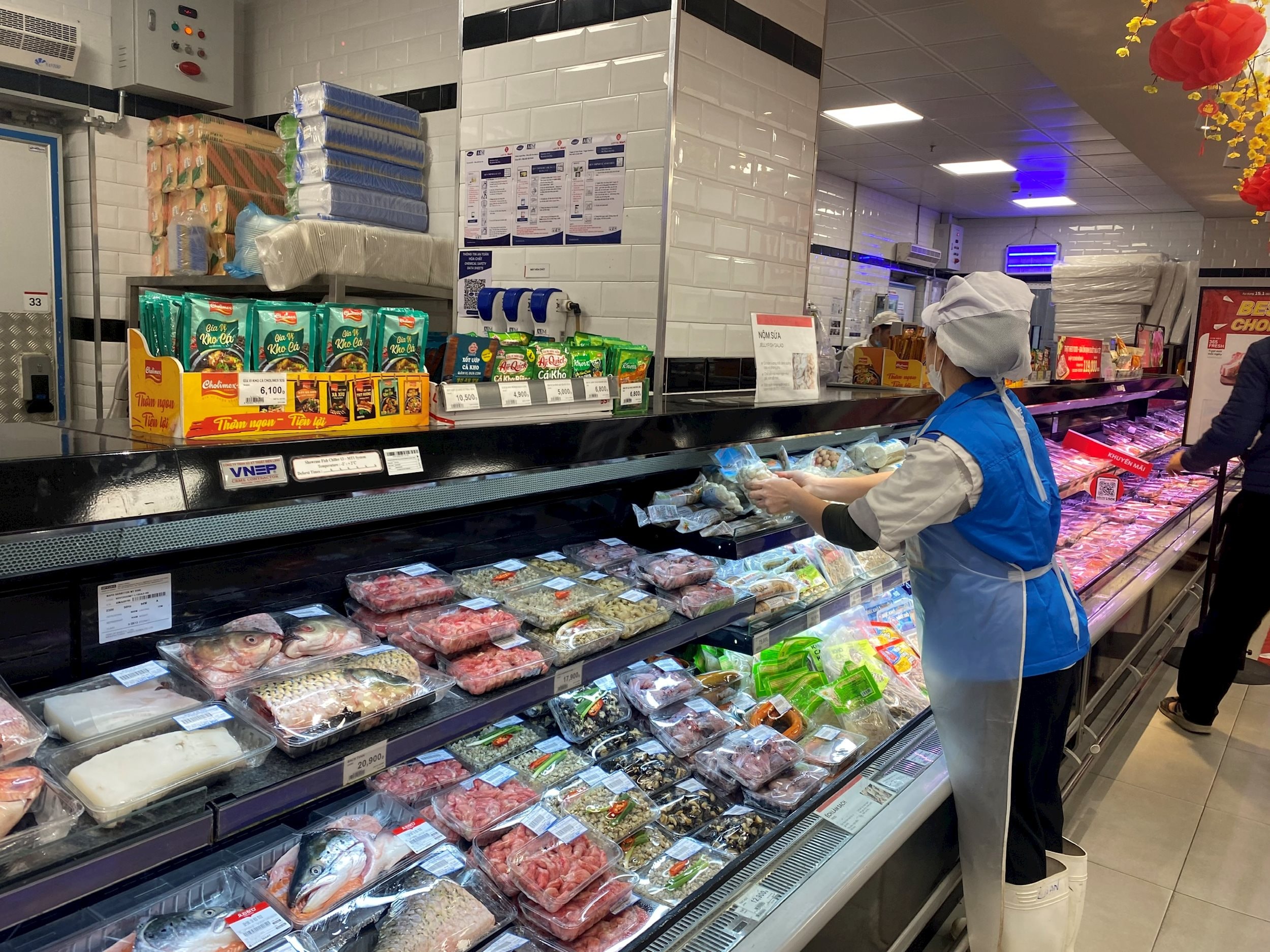 hàng hai sản phong phú, giá cả ổn định ảnh thu huyền