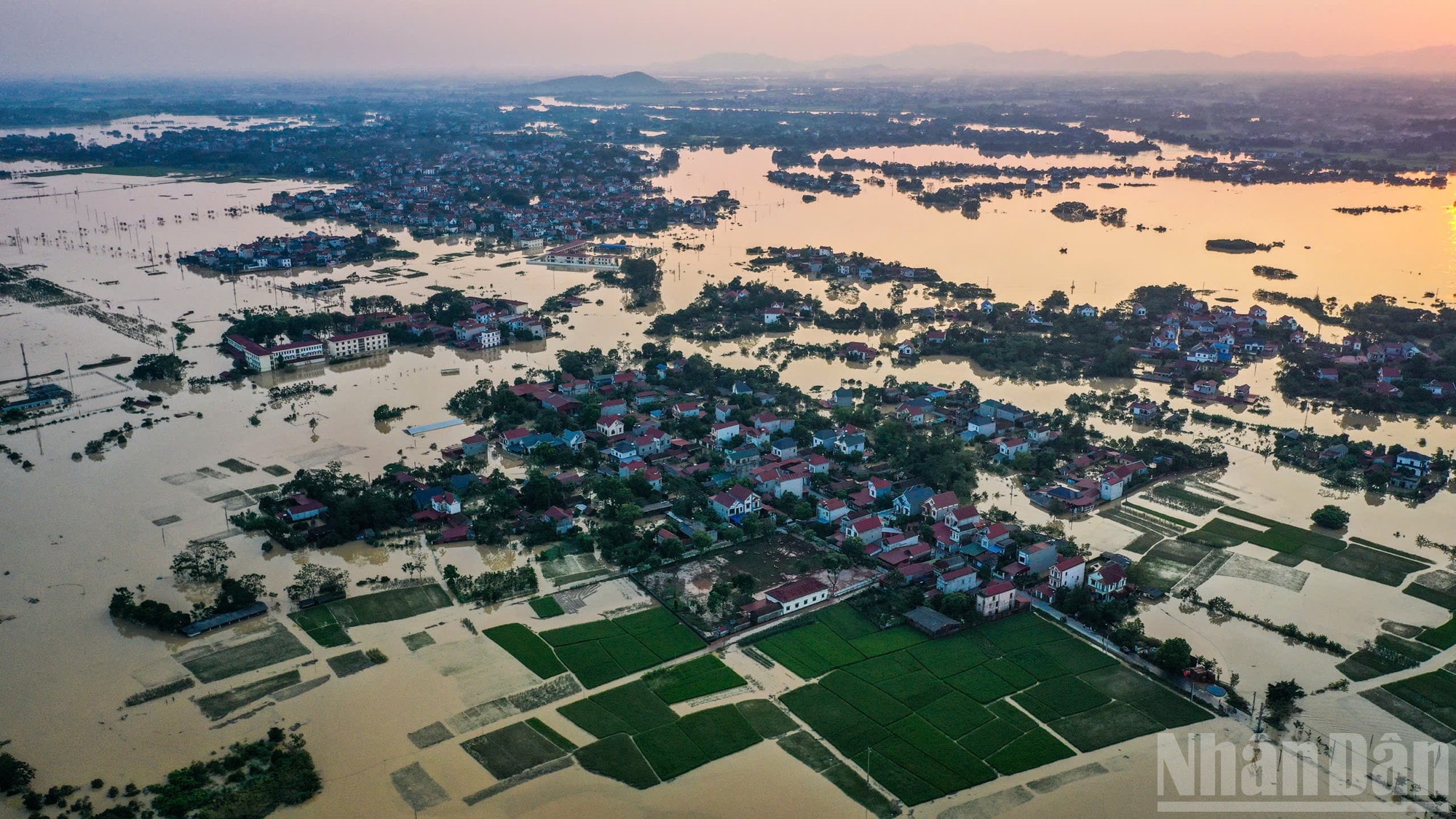 ទិដ្ឋភាពបែប Panoramic នៃឃុំ Hoang Van (Bac Ninh) លិចក្នុងទឹក។