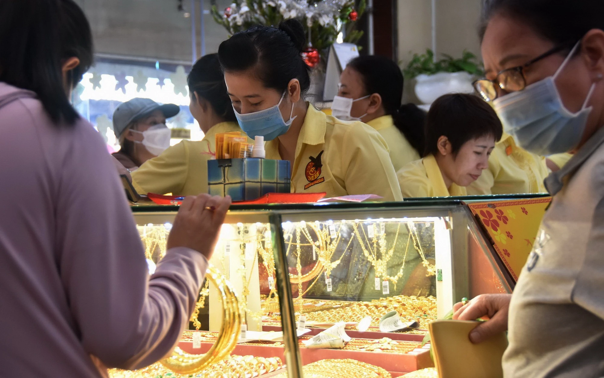 Giá vàng chiều nay 9/10/2025: Giá vàng chờ tín hiệu giảm ngày mai