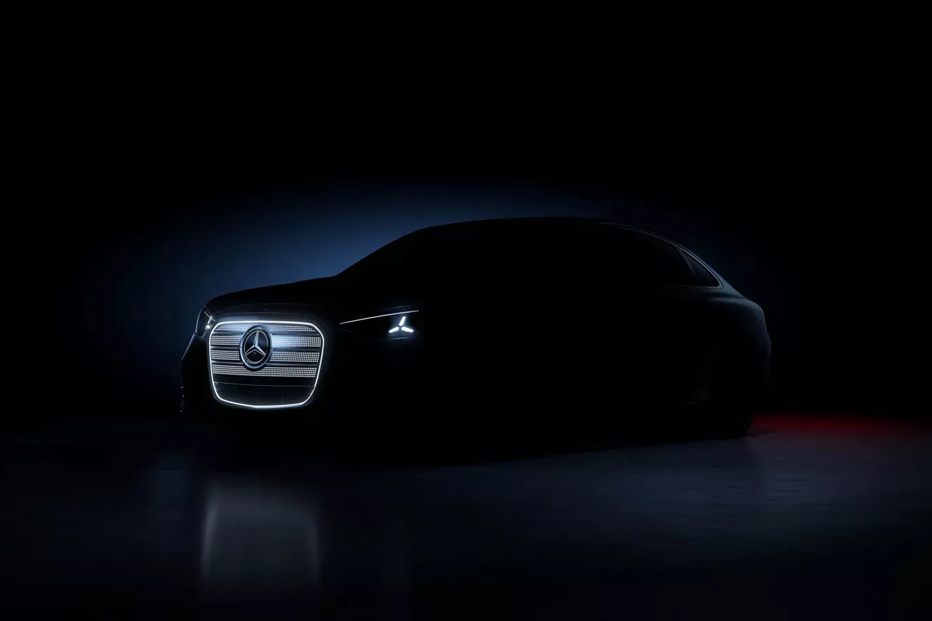 Hình ảnh phác thảo mẫu C-Class thuần điện, một trong những dòng xe chiến lược sẽ được sản xuất tại Hungary.