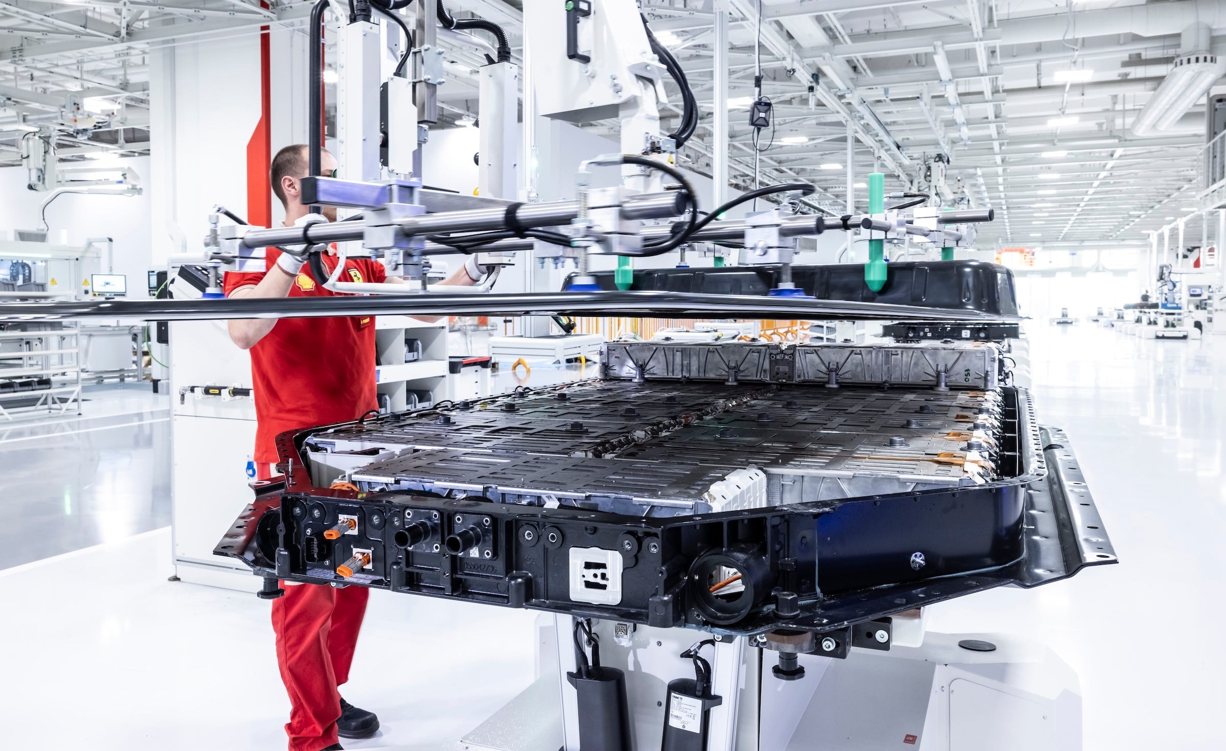 Cụm pin 122 kWh 800 V của Ferrari với cấu trúc module dịch vụ