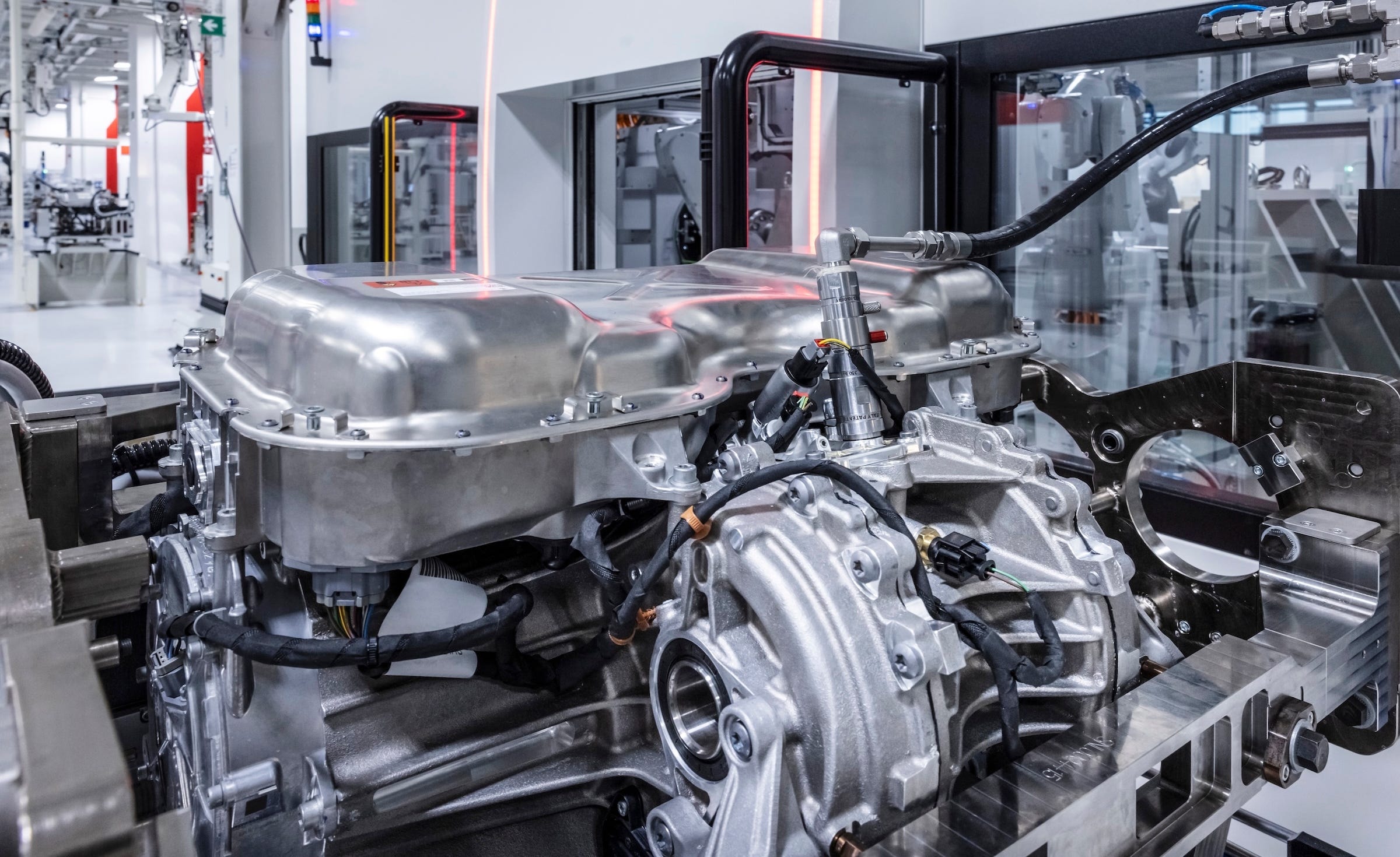 Cụm mô-tơ điện Ferrari phát triển nội bộ với dàn nam châm Halbach