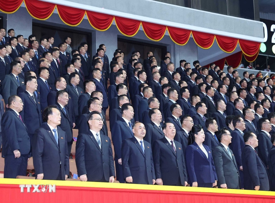 Các đại biểu tham dự Chương trình biểu diễn nghệ thuật Kỷ niệm 80 năm thành lập Đảng Lao động Triều Tiên. (Ảnh: Thống Nhất/TTXVN)