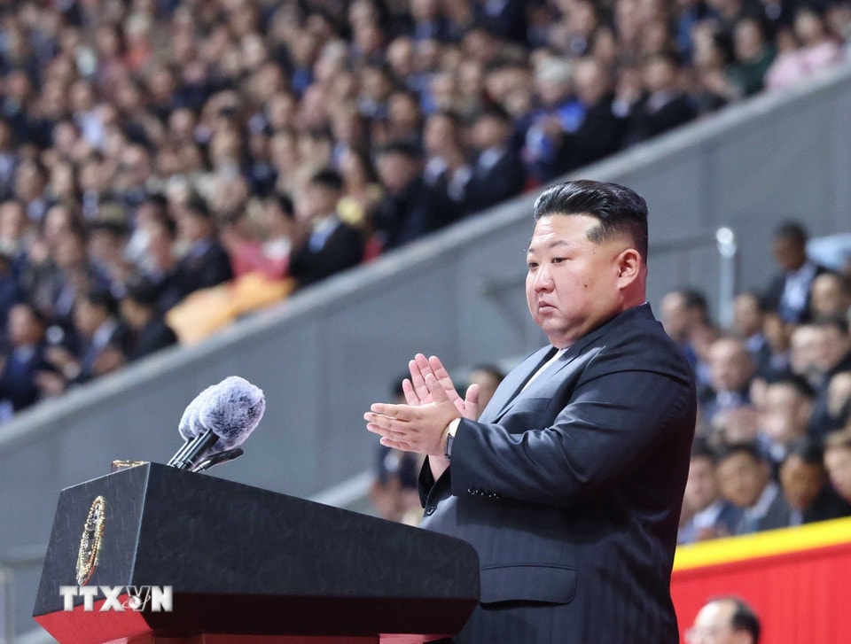 Tổng Bí thư Đảng Lao động Triều Tiên, Chủ tịch Quốc vụ nước Cộng hòa Dân chủ Nhân dân Triều Tiên Kim Jong Un phát biểu tại Chương trình biểu diễn nghệ thuật kỷ niệm 80 năm thành lập Đảng Lao động Triều Tiên. (Ảnh: Thống Nhất/TTXVN)