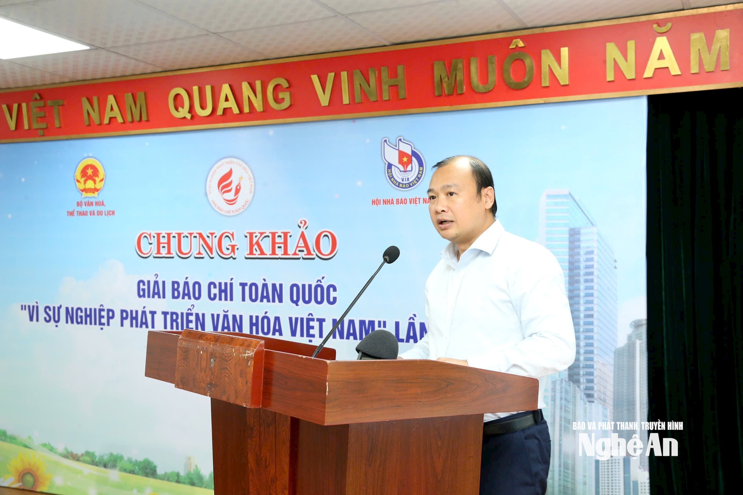 អនុរដ្ឋមន្ត្រីអចិន្ត្រៃយ៍ក្រសួងវប្បធម៌ កីឡា និងទេសចរណ៍ លោក Le Hai Binh ថ្លែងមតិនៅទីនេះ