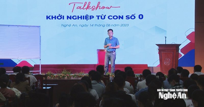 Diễn giả Mai Quốc Bình tại buổi Talkshow.