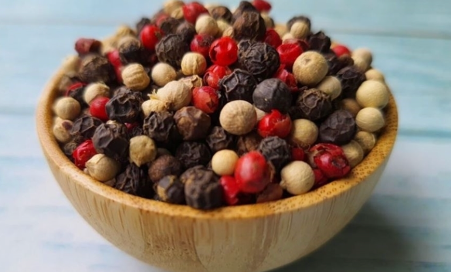 Giá tiêu hôm nay 12/10/2025: Trong nước giữ giá cao