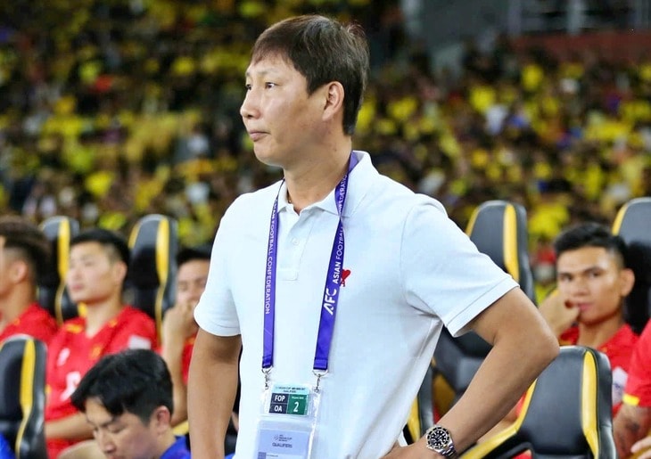 HLV Kim Sang Sik vẫn nhận được sự ủng hộ từ truyền thông nước nhà 