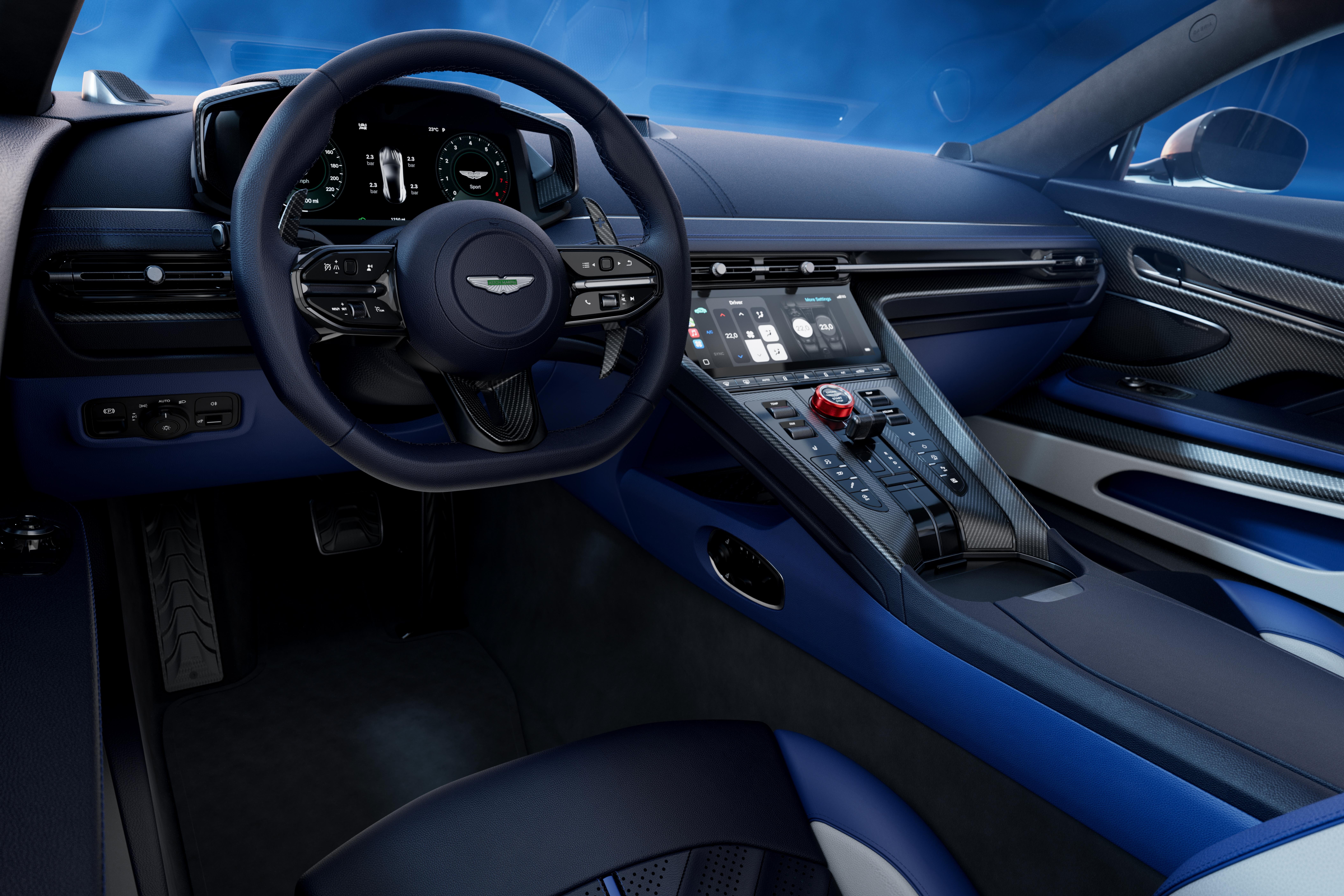 Cận cảnh khối động cơ V8 4.0L tăng áp kép được lắp ráp thủ công trên Aston Martin DB12 S.