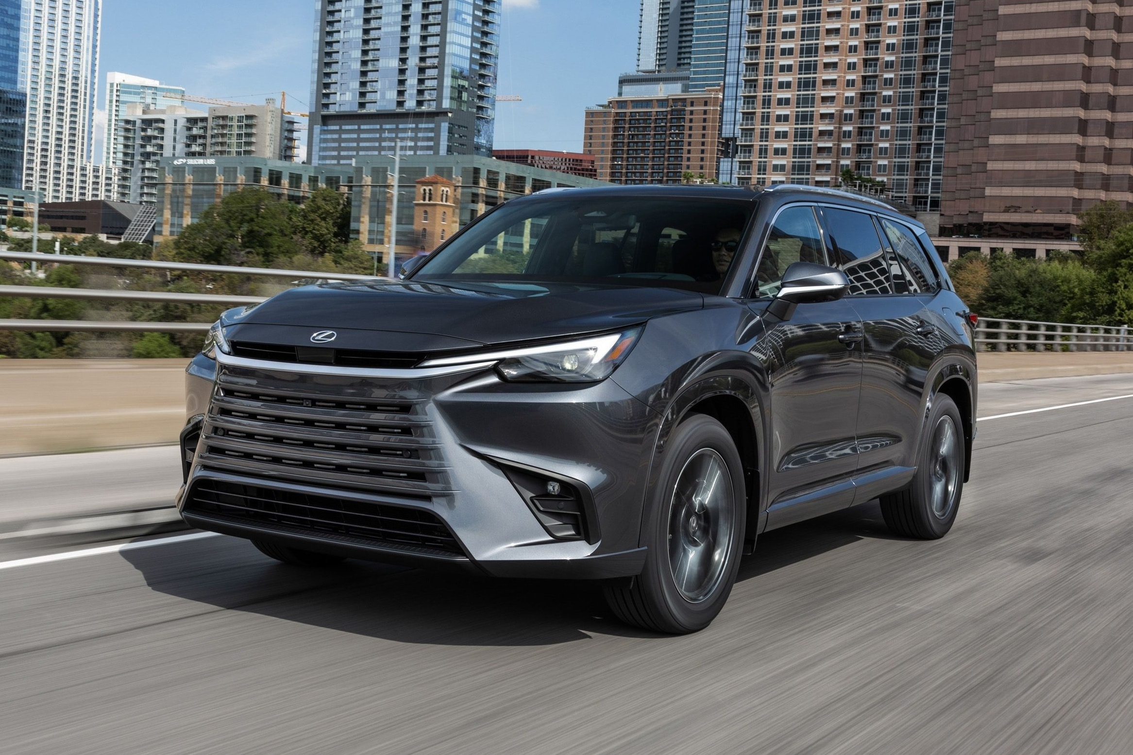 Lexus TX, mẫu SUV 7 chỗ mới, là động lực tăng trưởng chính cho thương hiệu Nhật Bản.