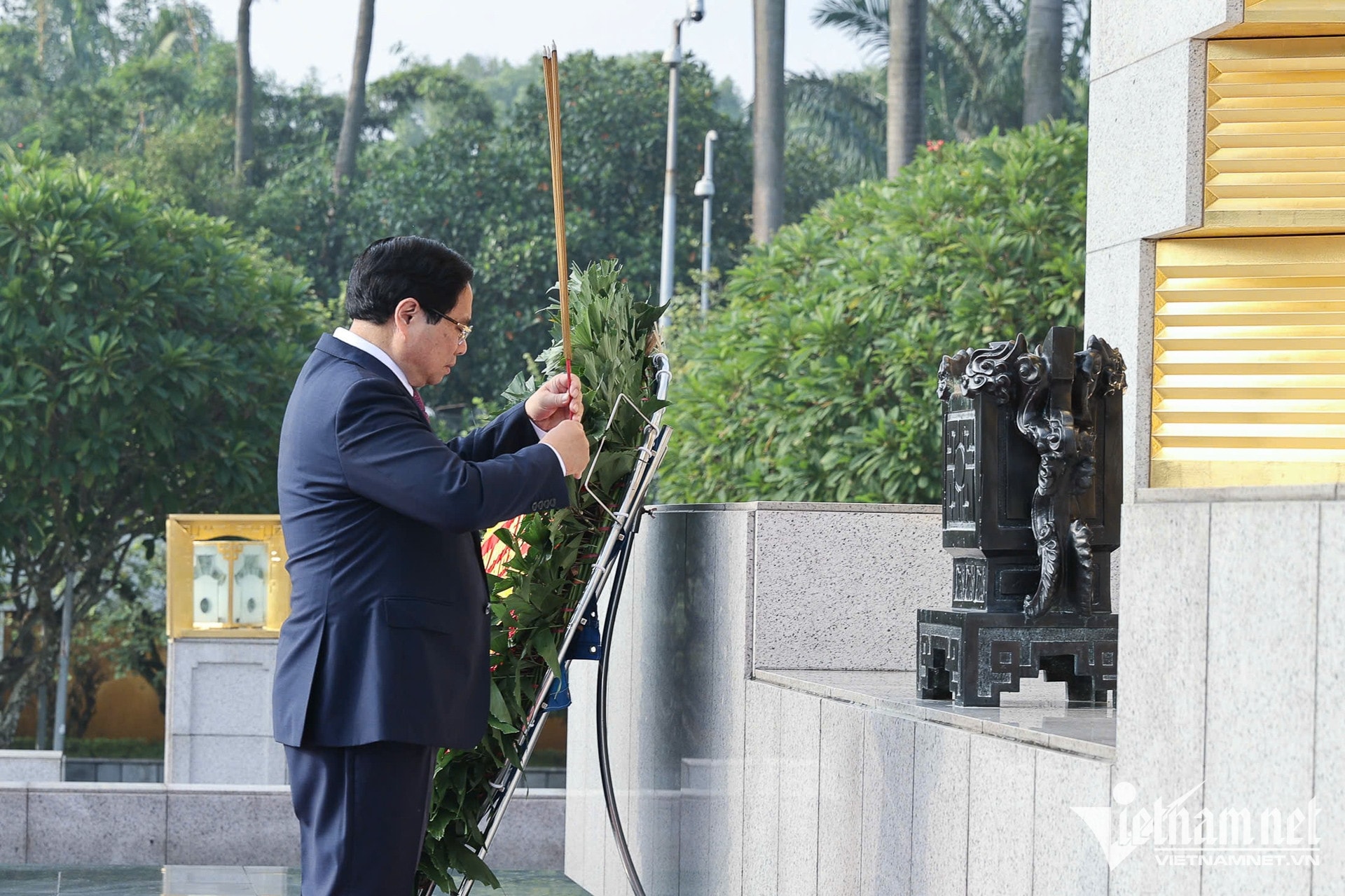 W-Đài liệt sĩ 2.jpg