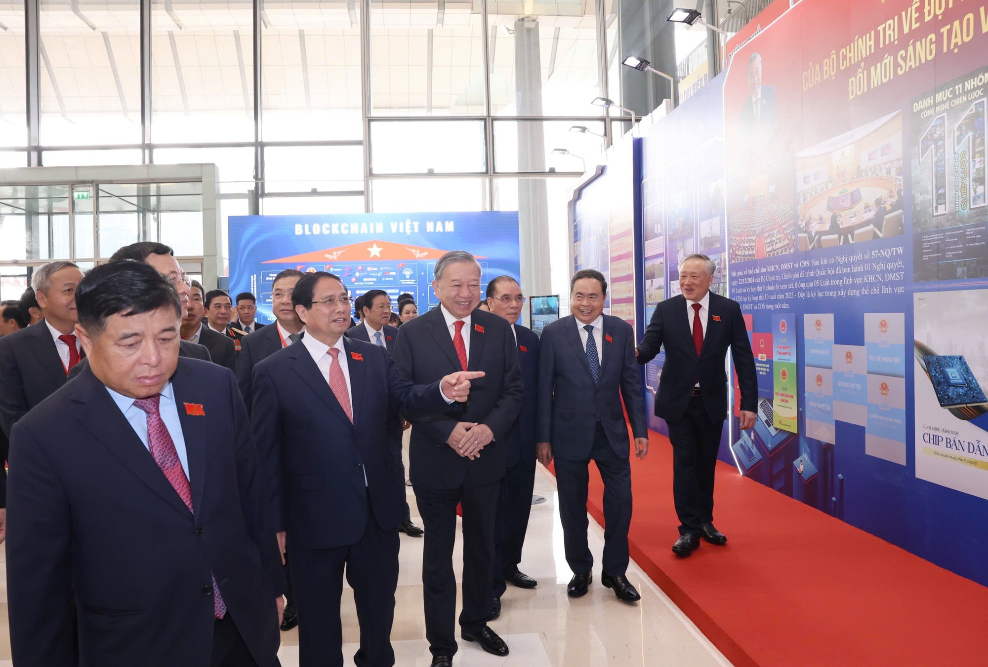 Tổng Bí thư Tô Lâm nhấn mạnh 3 yêu cầu và 5 định hướng công tác trọng tâm với Đảng bộ Chính phủ- Ảnh 5.