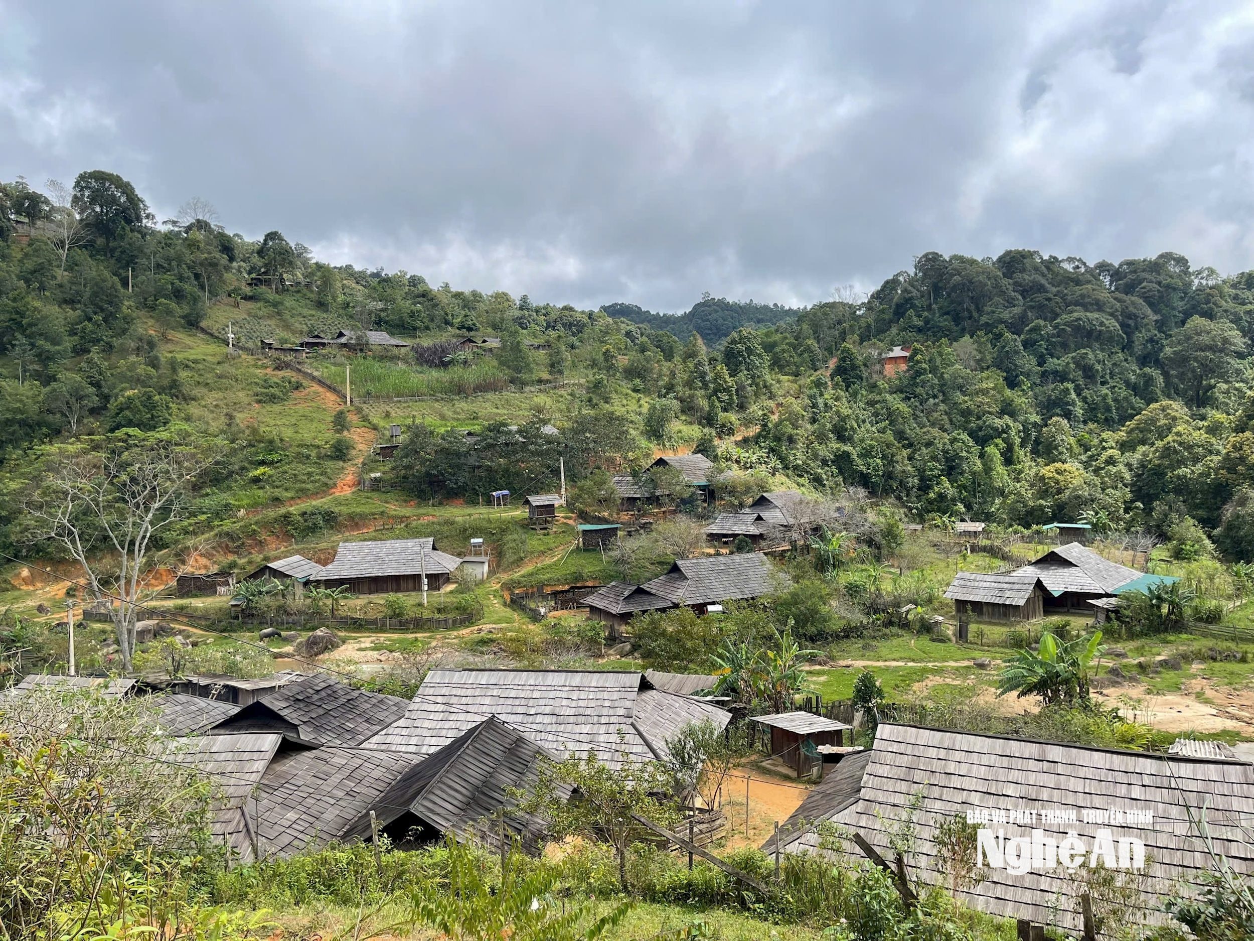 Một góc bản Huồi Mới. Ảnh Tiến Đông