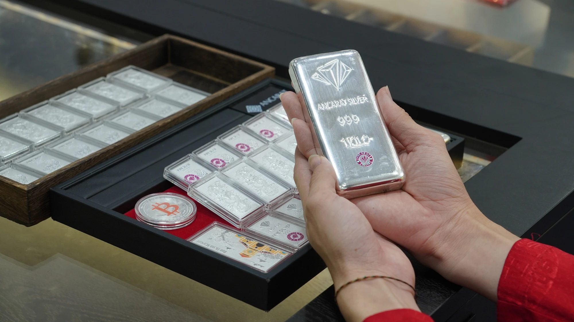 Giá bạc hôm nay 13/10/2025: Tăng vọt phá mốc 2 triệu đồng/lượng