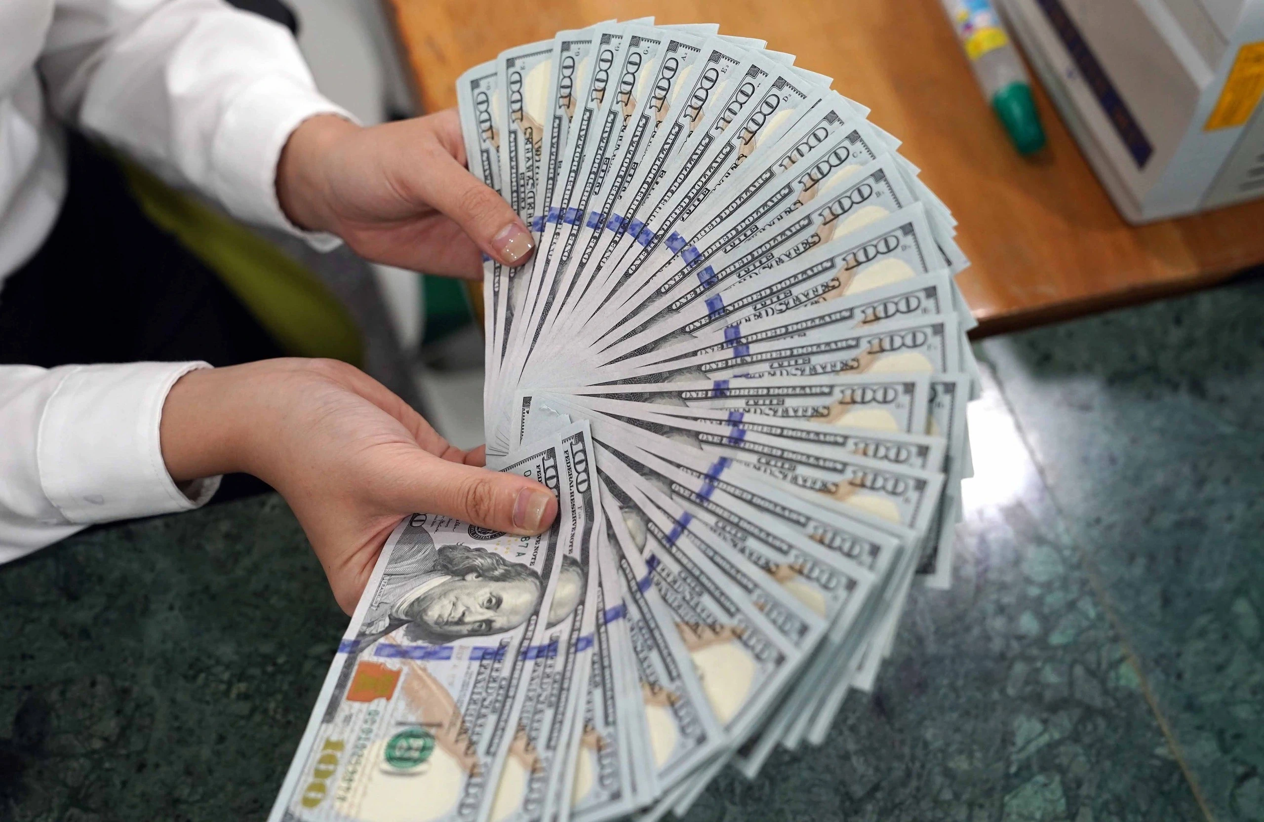 Tỷ giá USD ngày 13/10/2025: Ngân hàng giảm mạnh