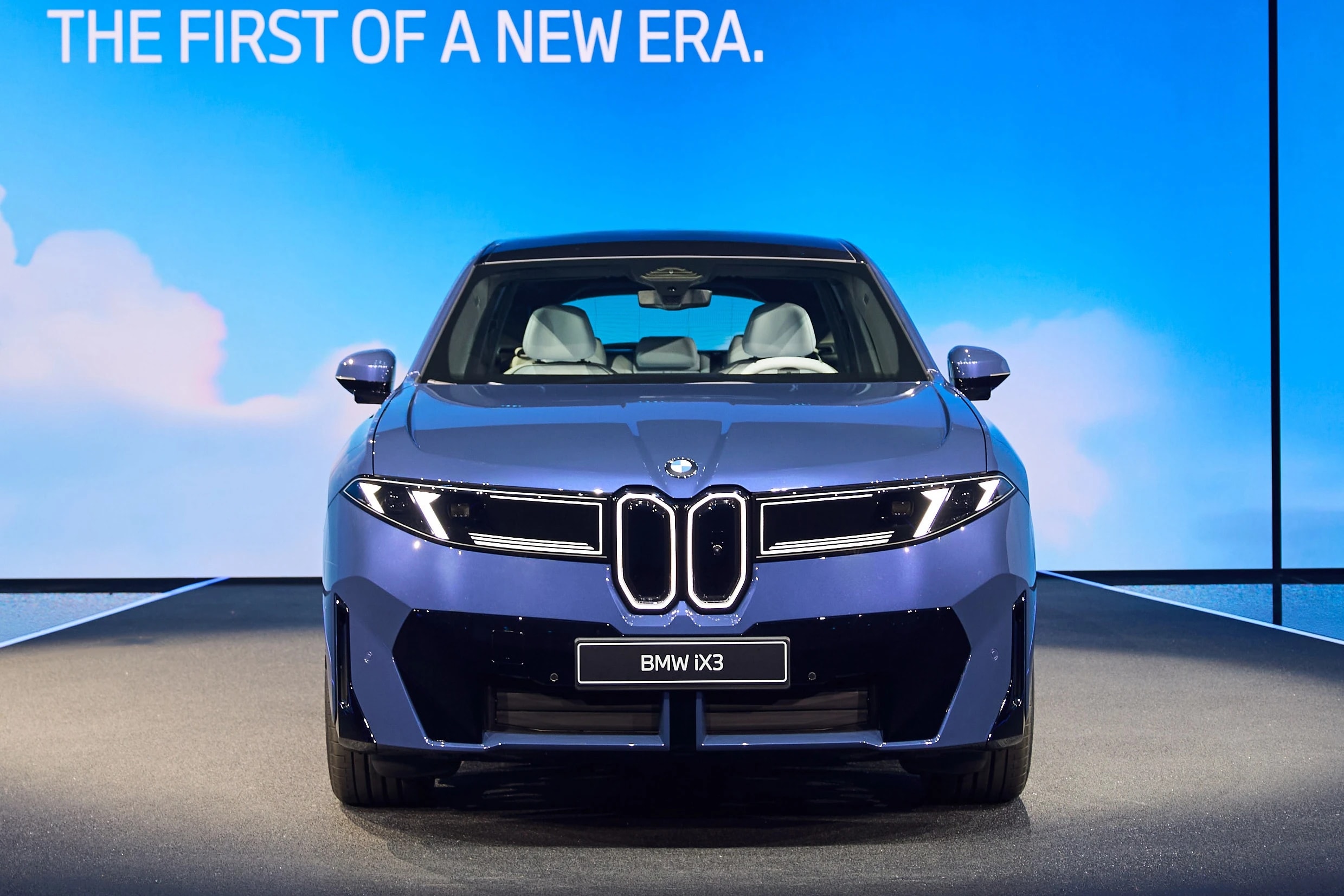 BMW iX3 là một trong những mẫu xe thuần điện tiên phong của BMW trên nền tảng hiện hữu.