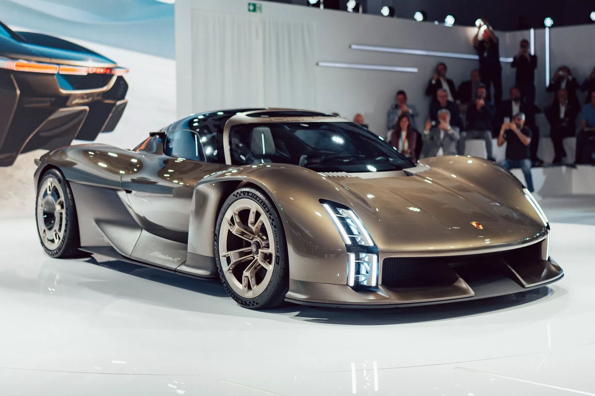 Mẫu concept hypercar thuần điện Porsche Mission X thể hiện tầm nhìn tương lai của hãng.