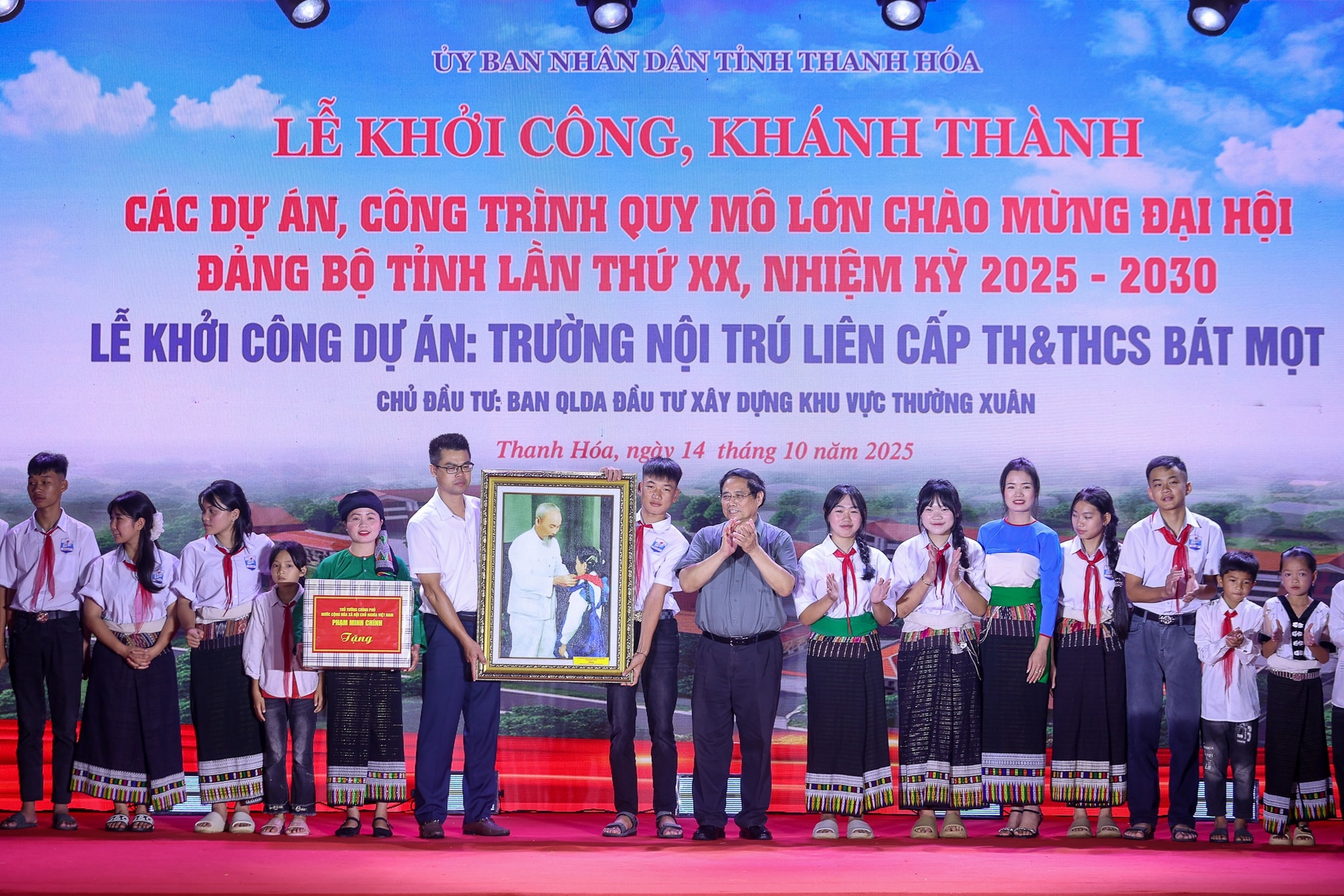 Thủ tướng dự lễ khởi công ngôi trường tại xã vùng núi cao biên giới Thanh Hóa- Ảnh 8.