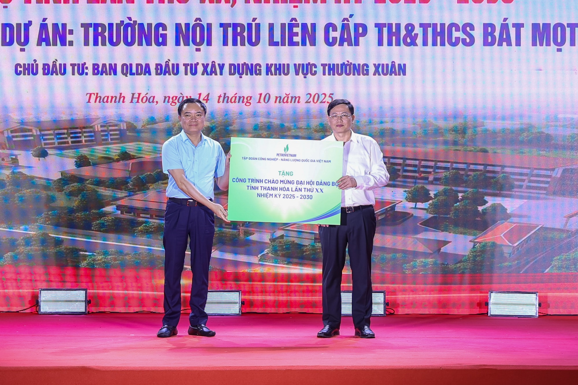 Thủ tướng dự lễ khởi công ngôi trường tại xã vùng núi cao biên giới Thanh Hóa- Ảnh 13.