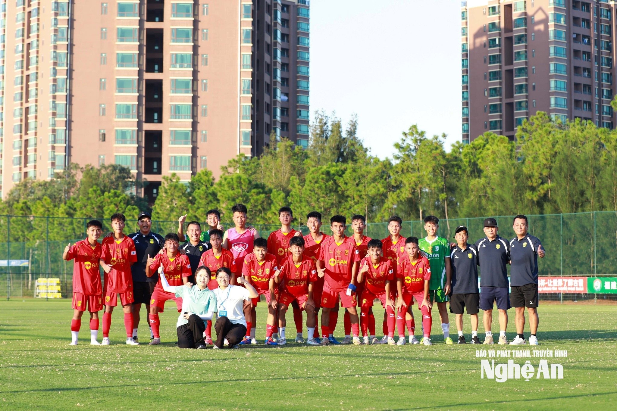 Toàn đội U15 SLNA thi đấu tại Giải giao hữuquốc tế tổ chức tại Trung Quốc. Ảnh: Chung Lê