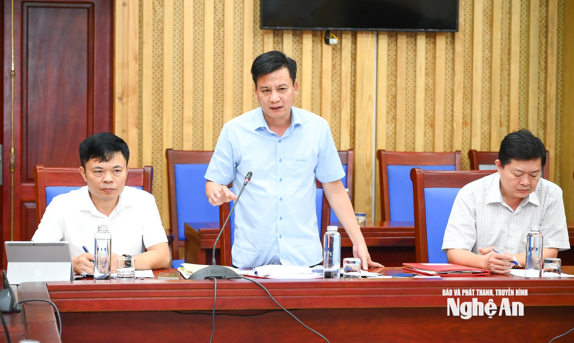Họp UBND tỉnh-2