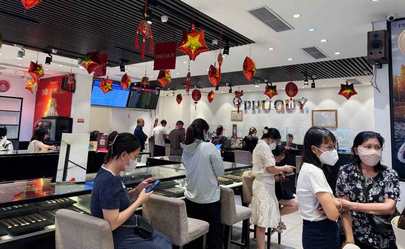 Giá bạc hôm nay 14/10/2025: Tăng sốc vượt đỉnh lịch sử