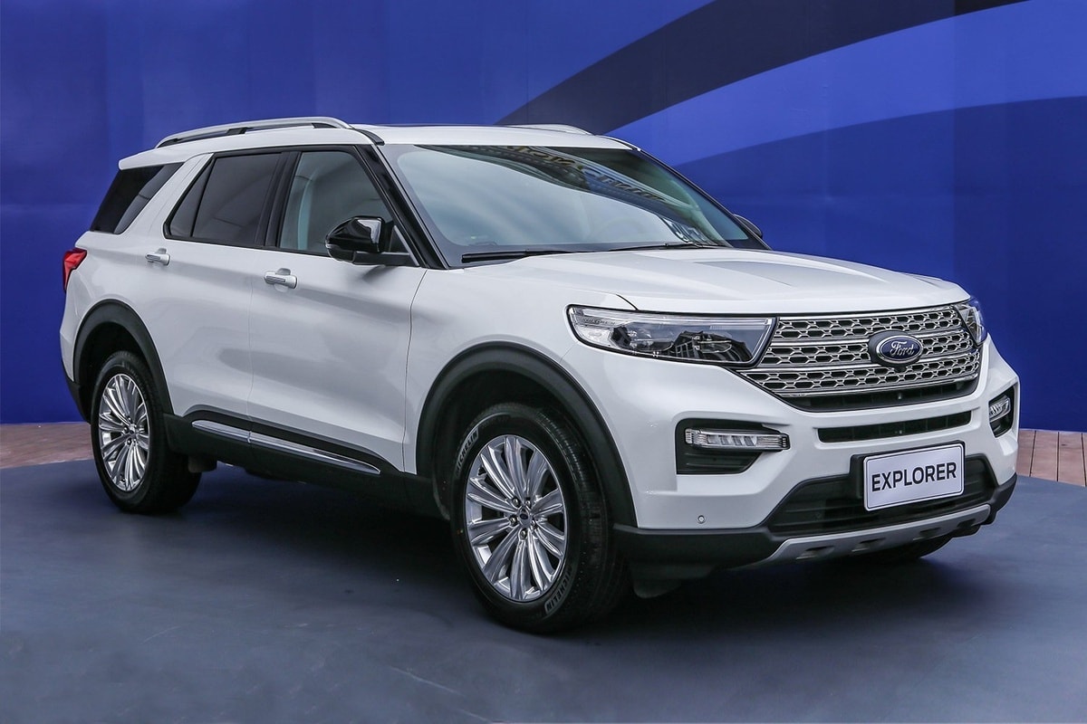 Toàn cảnh chiếc SUV cỡ lớn Ford Explorer đang tạm dừng phân phối tại Việt Nam.