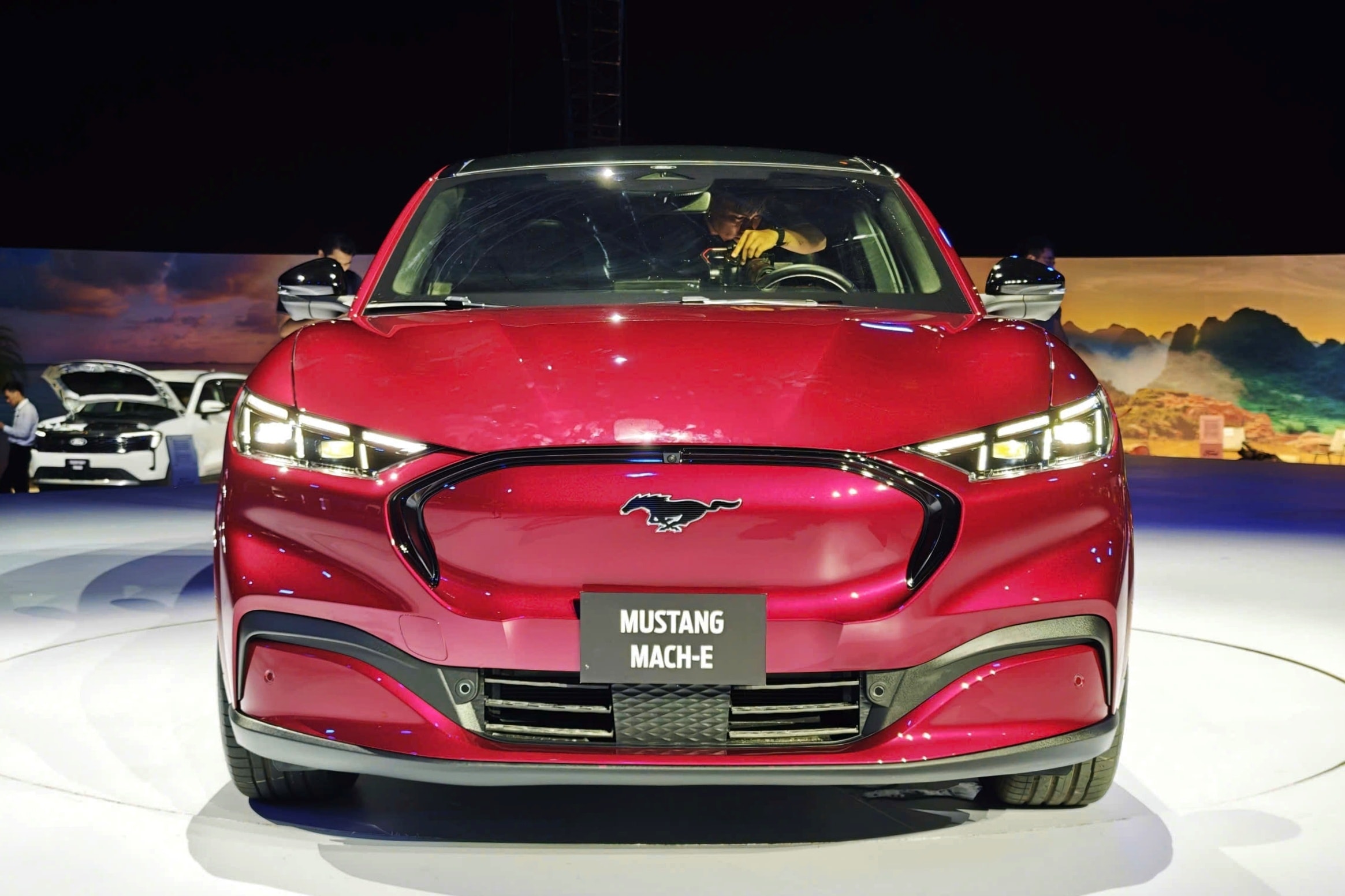 Ford Mustang Mach-E, mẫu SUV điện hiệu suất cao của Ford.