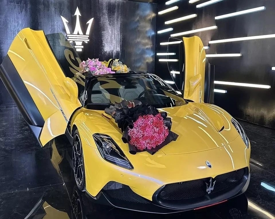 Siêu xe Maserati MC20 Cielo màu vàng, một trong 60 chiếc được sản xuất trên toàn thế giới.