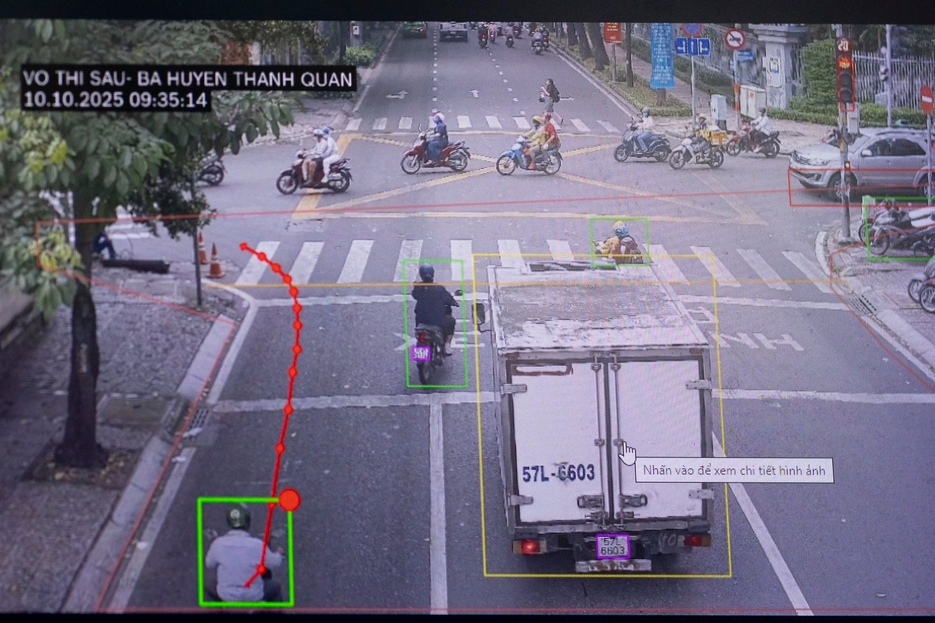 Camera AI giám sát dòng phương tiện trên đường phố TP.HCM.