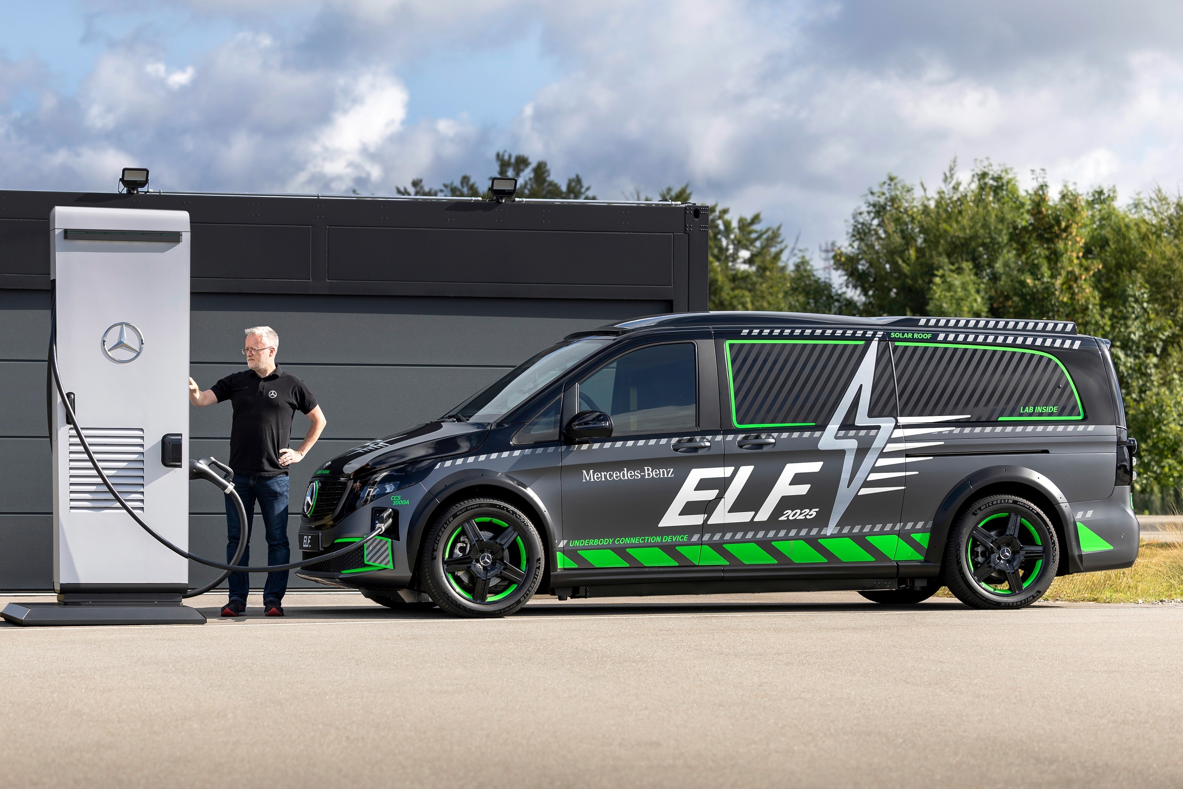 Mercedes-Benz ELF voi cac giai phap sac da chuan