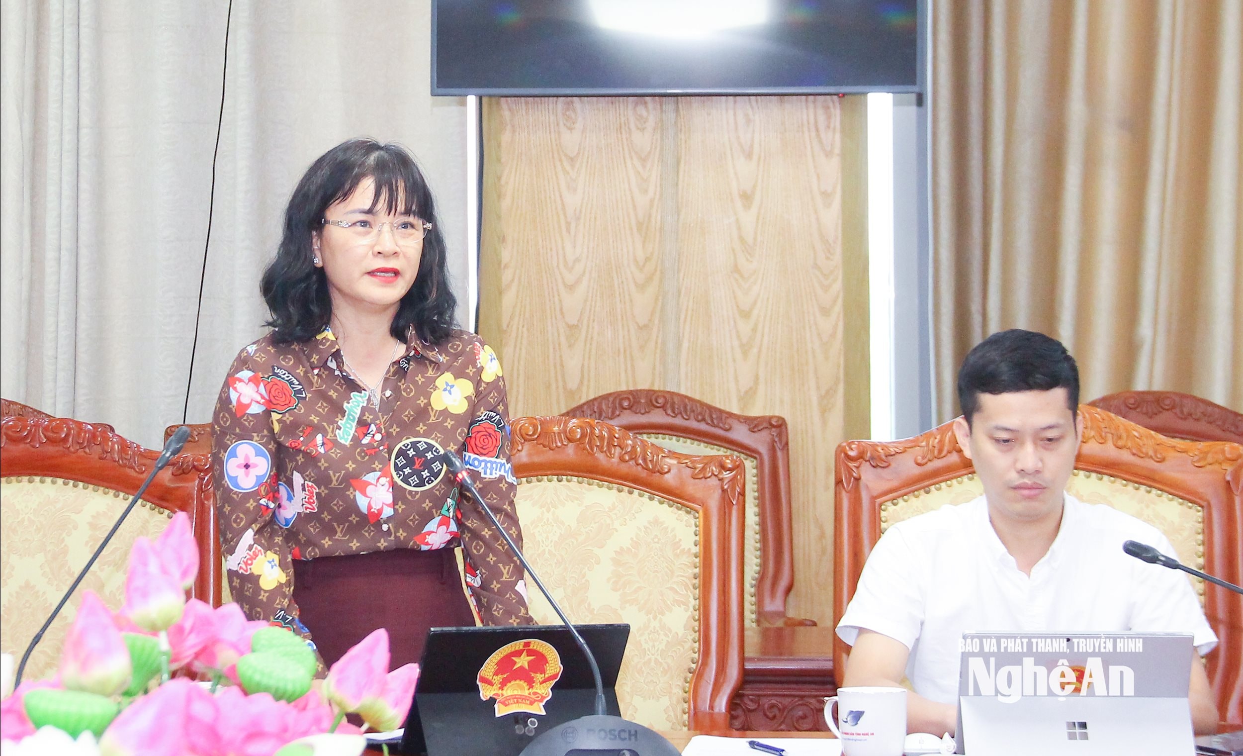 Phó trưởng phòng Công tác Quốc hội, Phan Thị Bích Hậu nêu một số kiến nghị để đảm bảo chính quyền 2 cấp hoạt động hiệu năng, hiệu lực, hiệu quả. Ảnh: Mai Ho