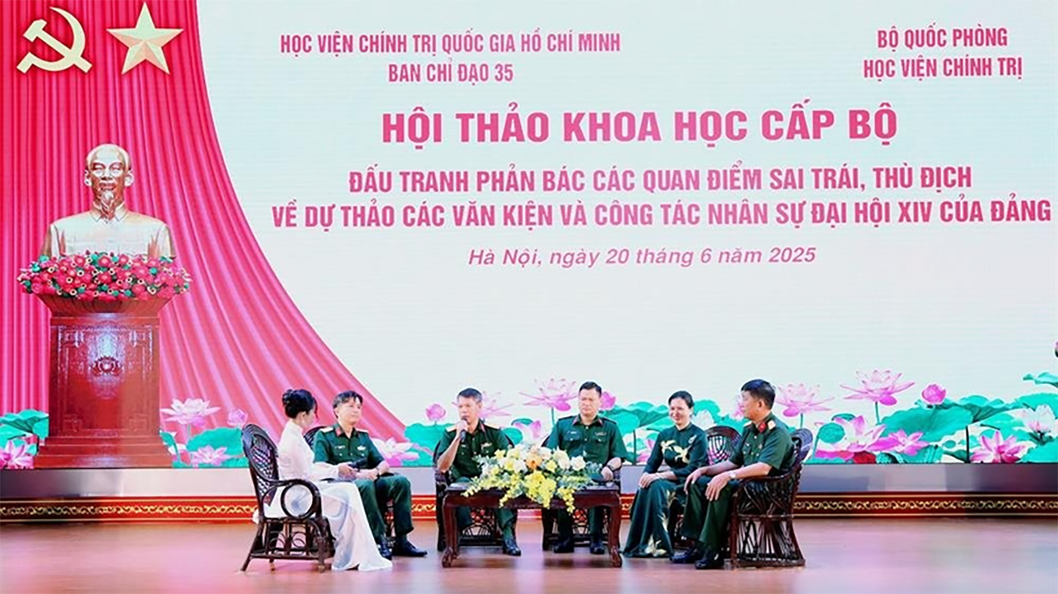 Các đại biểu trao đổi tại hội thảo khoa học