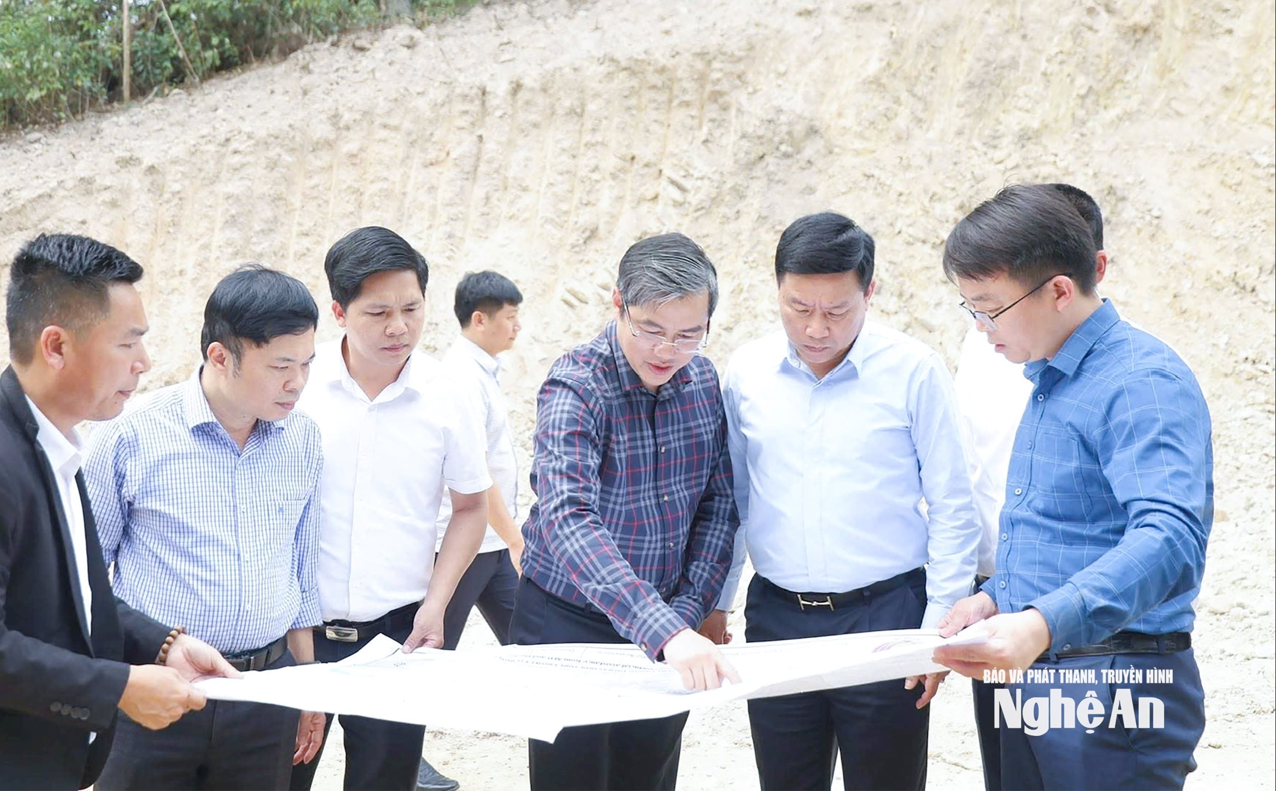  Ảnh ni là a hiền pct đi kiểm tra tuyến đường tránh thuộc dự án AFD 