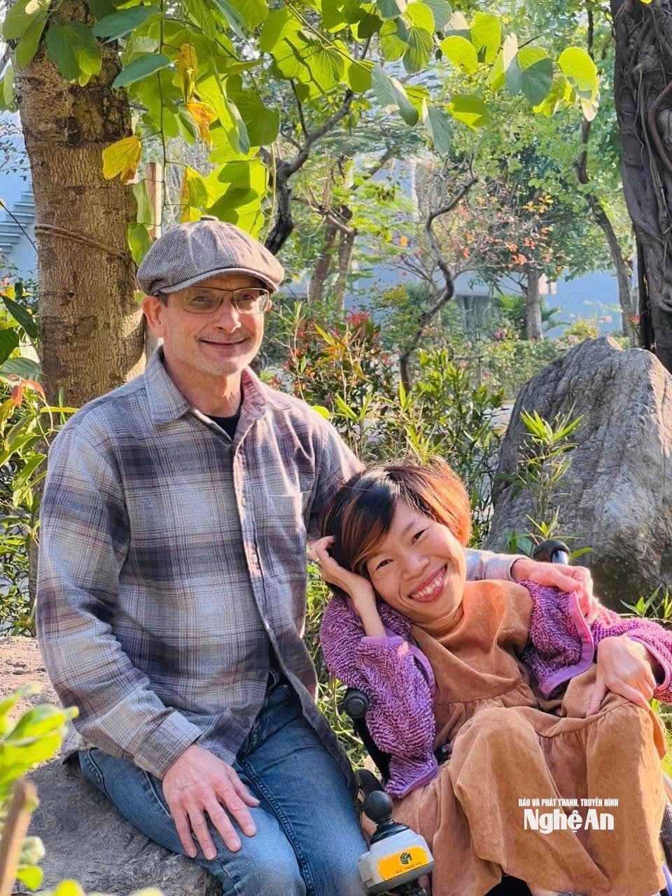 'Không, chúng ta chỉ cần sống đơn giản ngày hôm nay thôi, đừng lo nhiều quá về tương lai, ngày mai là điều mình không biết được'. (Neil Bowden Laurence)