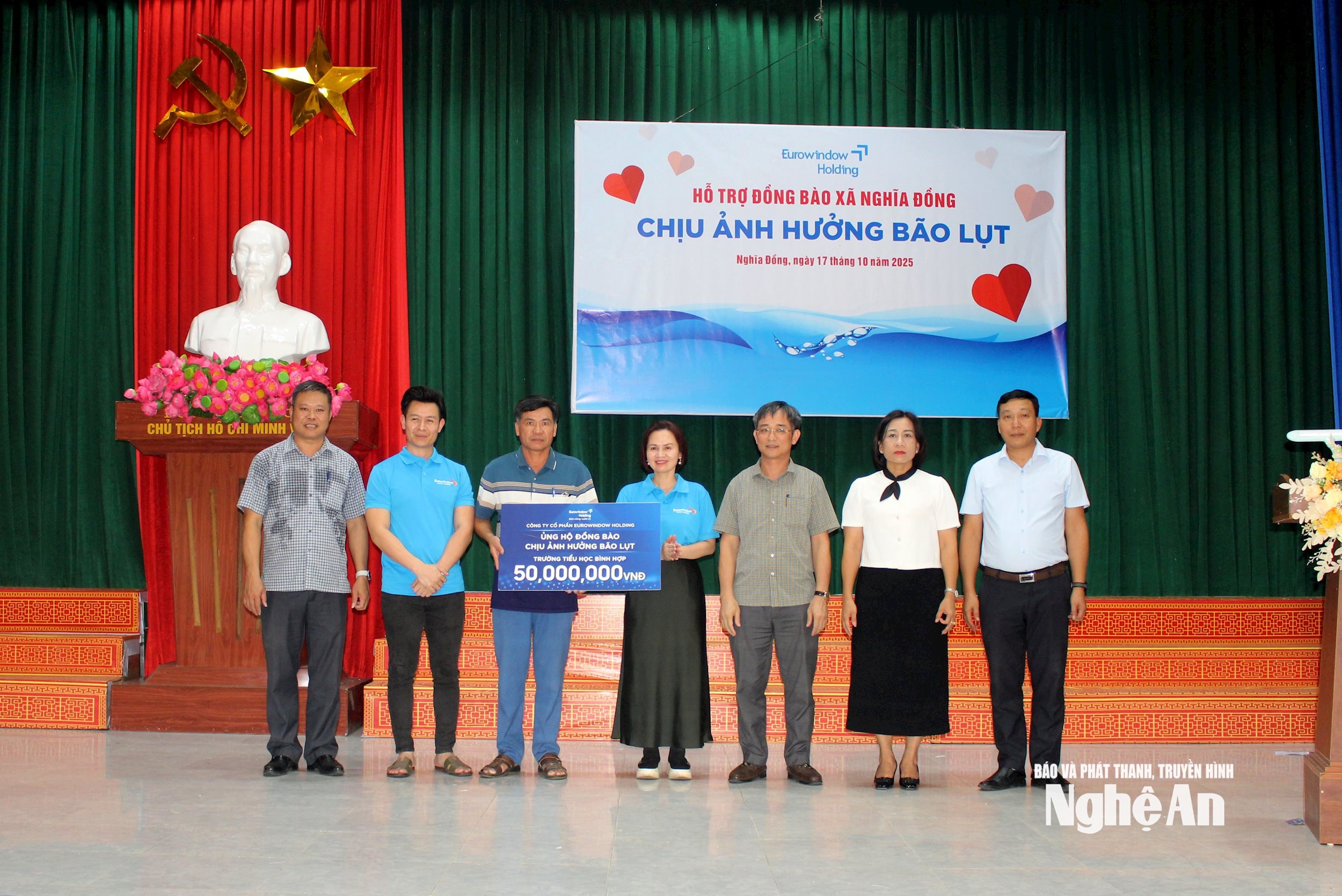 trao quà Trường