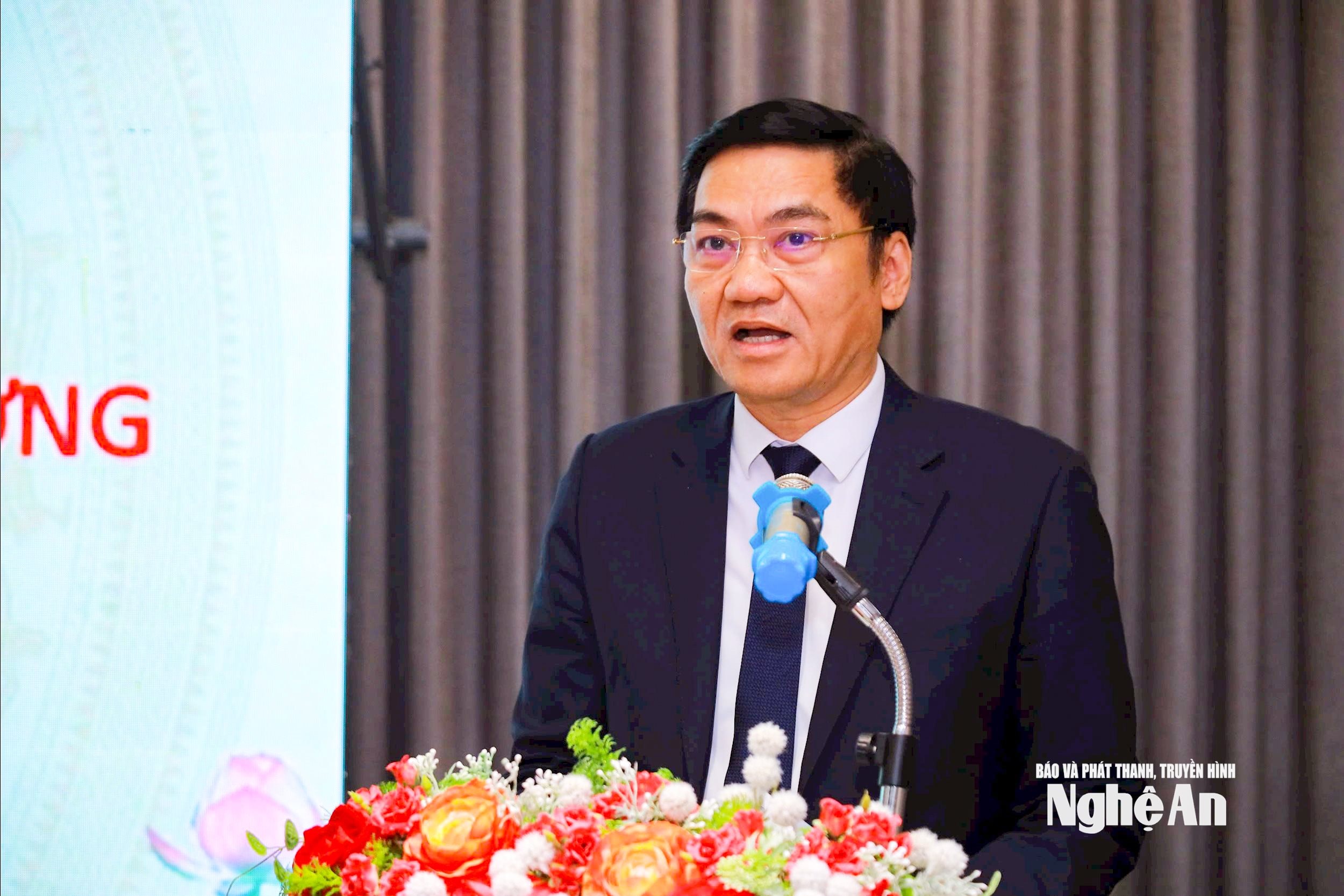 Đồng chí Hoàng Nghĩa Hiếu – Phó Bí thư Thường trực Tỉnh ủy, Chủ tịch HĐND tỉnh phát biểu tại hội nghị. Ảnh: PV