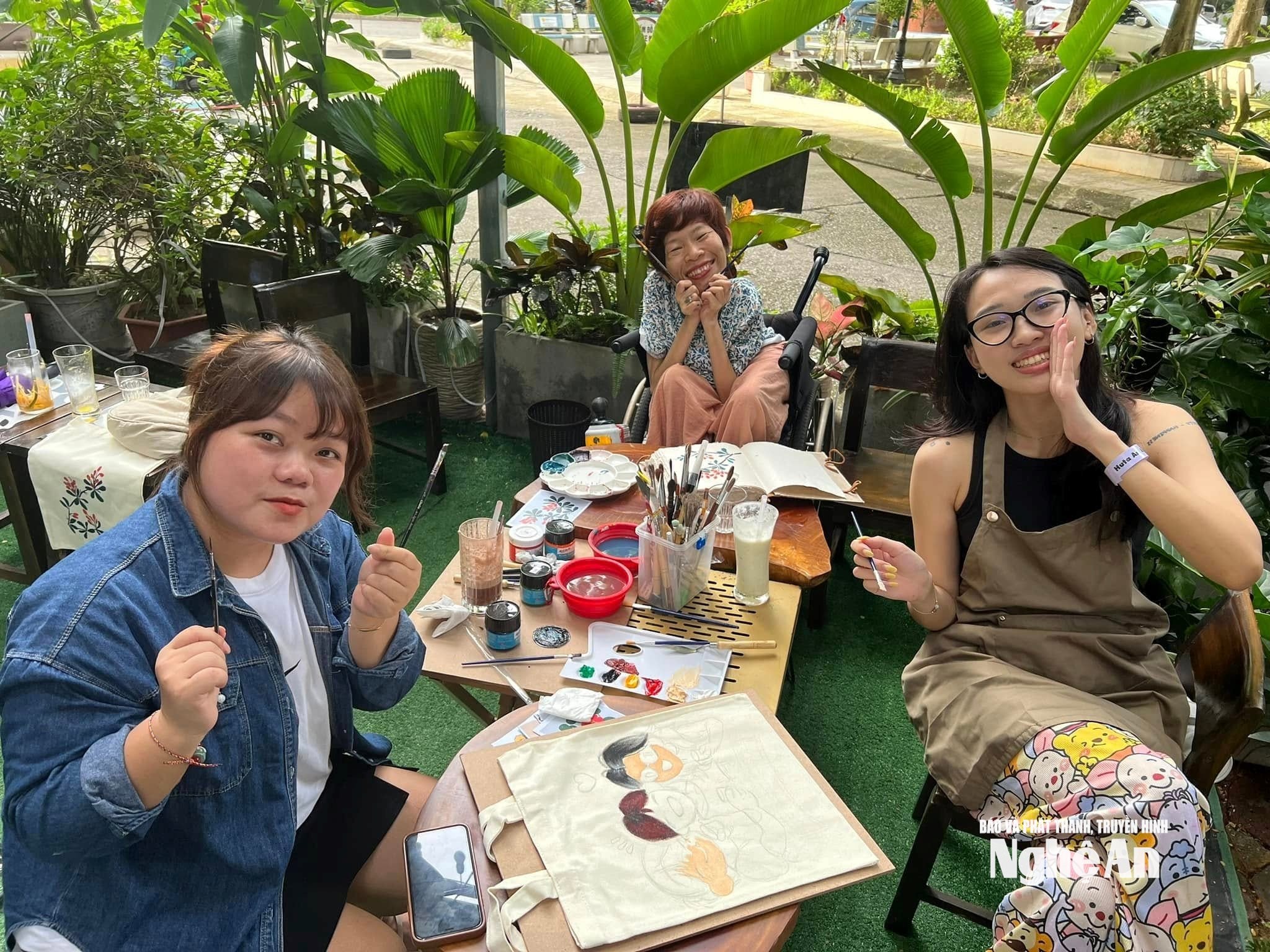 Giờ học vẽ luôn là những giờ sinh hoạt hứng thú.