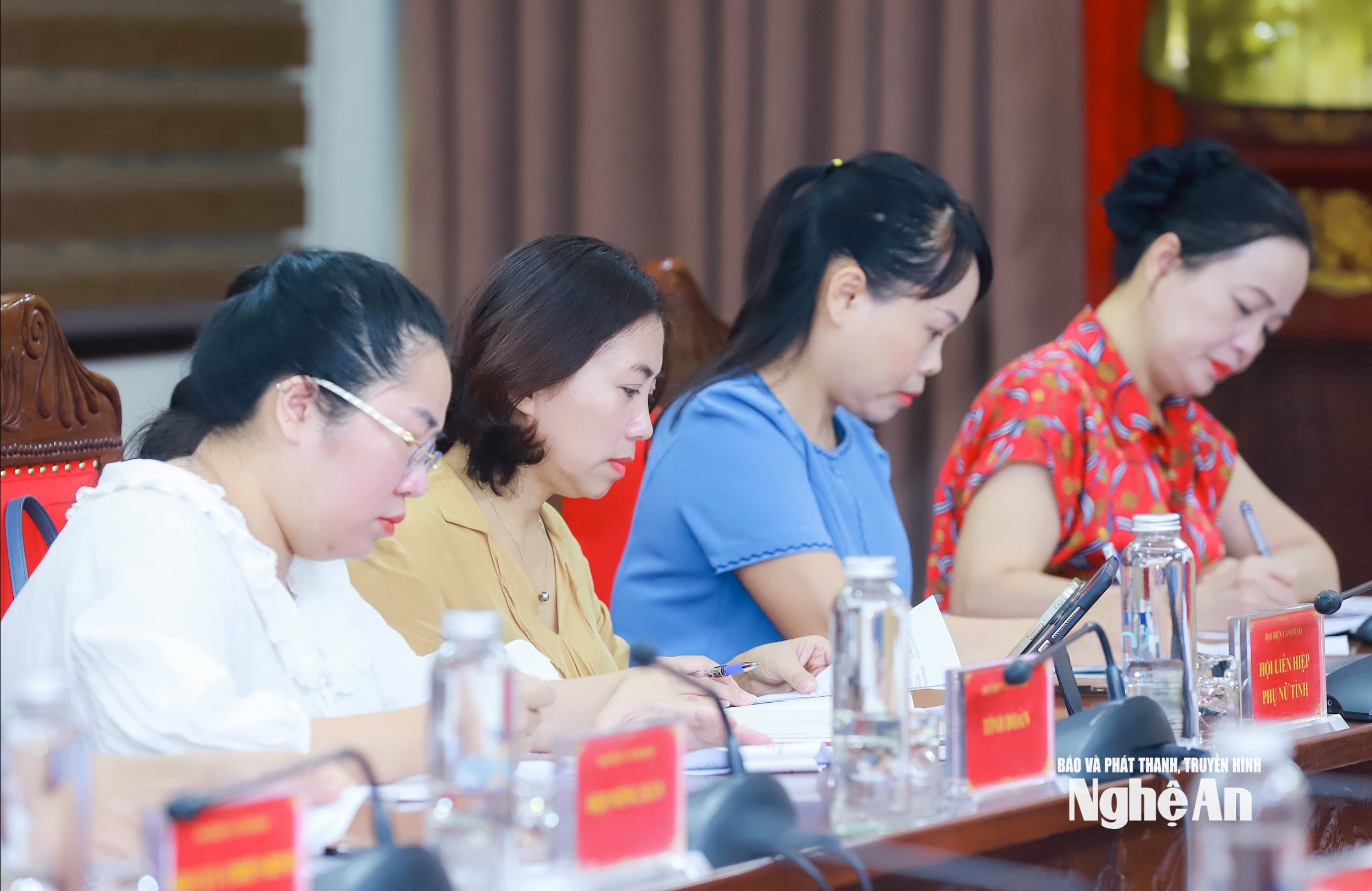 Các đại biểu dự cuộc làm việc. Ảnh: Thành Duy