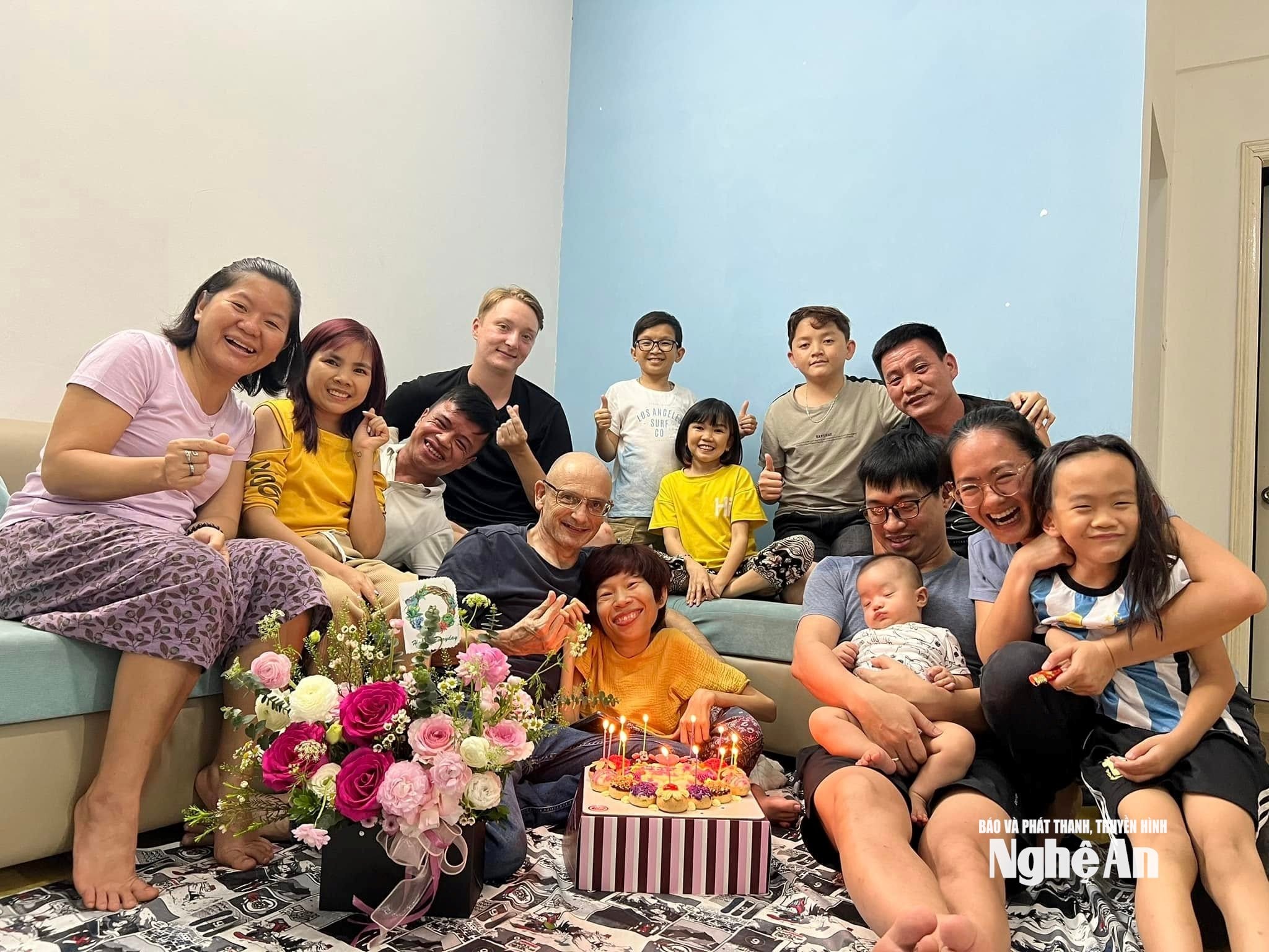 Ngày sinh nhật của chị Vân thật ấm áp!