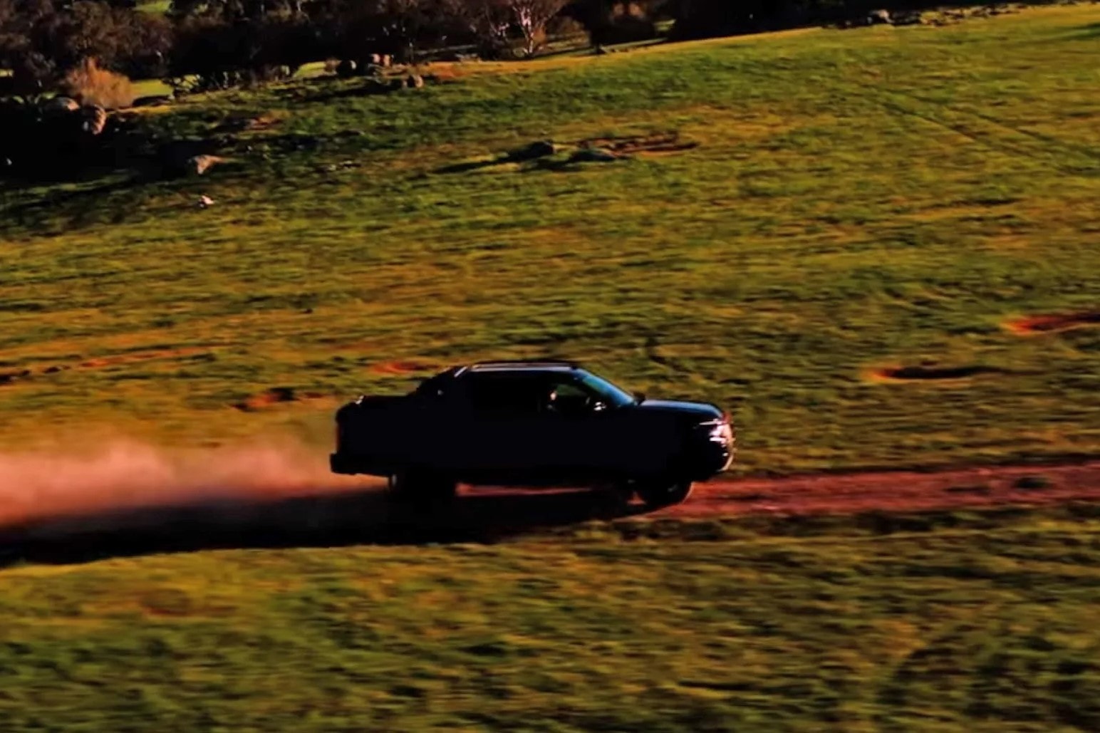 Nissan Navara thế hệ mới được phát triển trên nền tảng chung với Mitsubishi Triton. Ảnh: Nissan