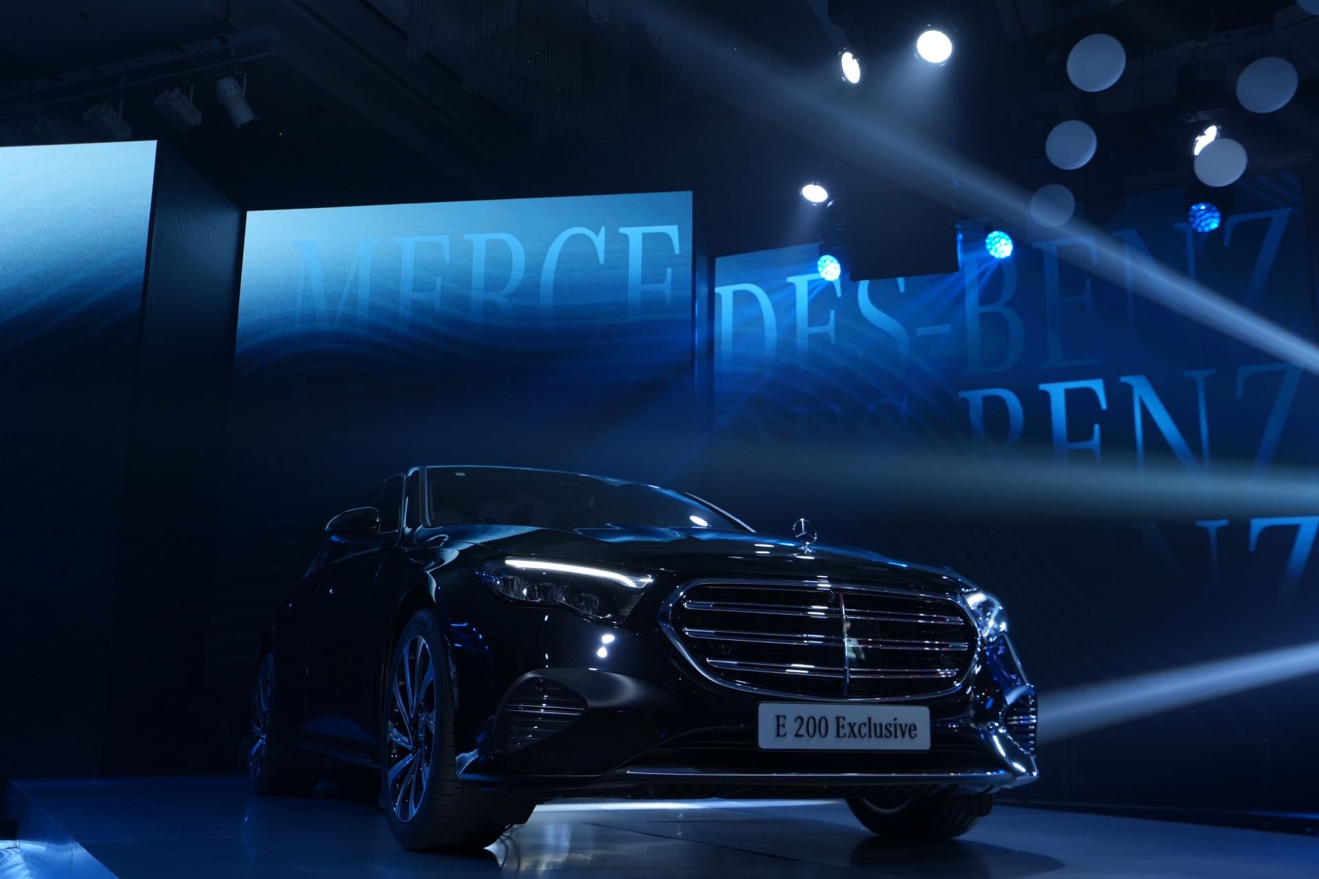 Mercedes-Benz E 200 Exclusive có giá 2,589 tỷ đồng